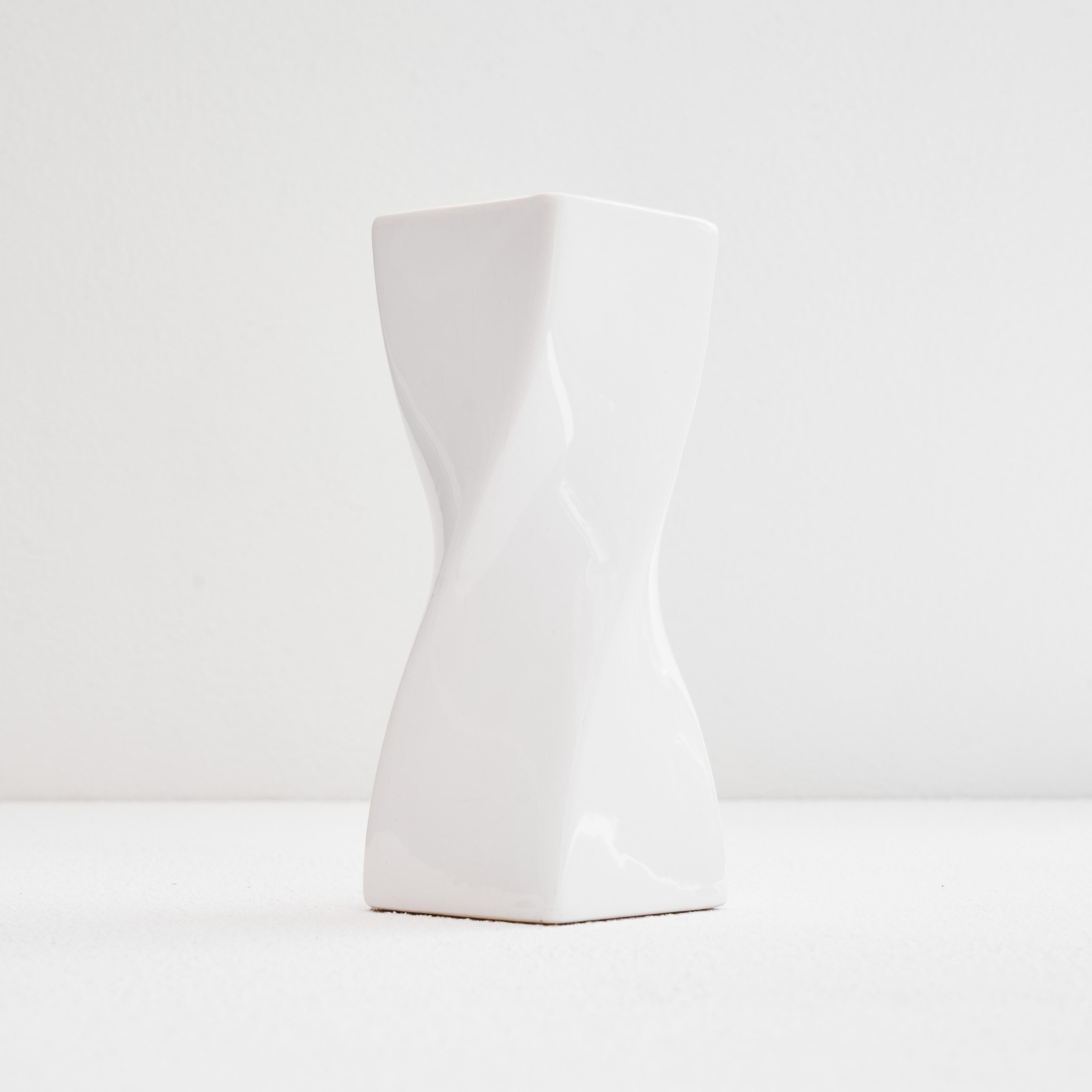 Twisted Vase in White Glazed Ceramic 1980s For Sale 1