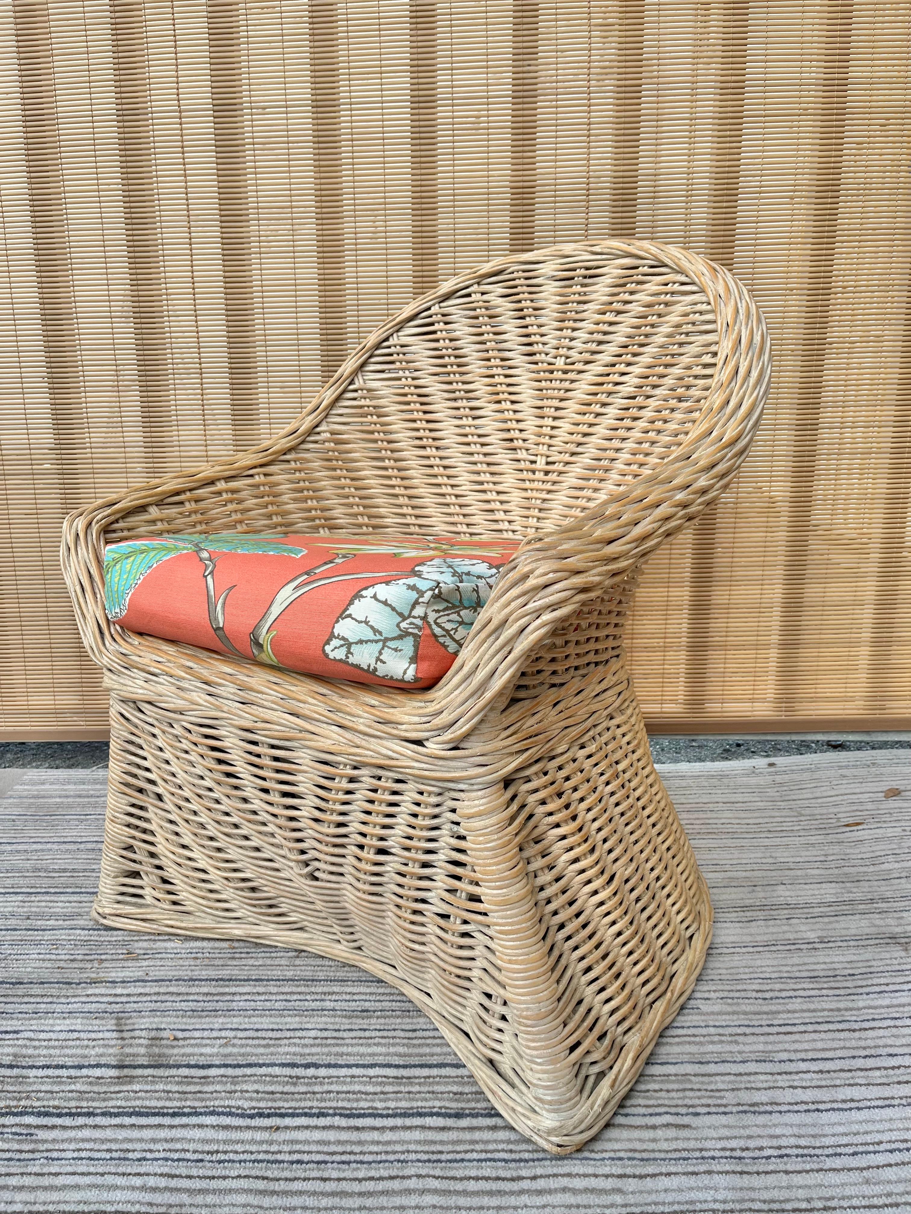 Gorgeous Late 20th century Twisted Rattan Coastal / Bohemian style Barrel back lounge chair with upholstery seat cushion. Circa 1990s
Features a Verner Panton Chair's Inspired design with white washed twisted rattan frame and a removable