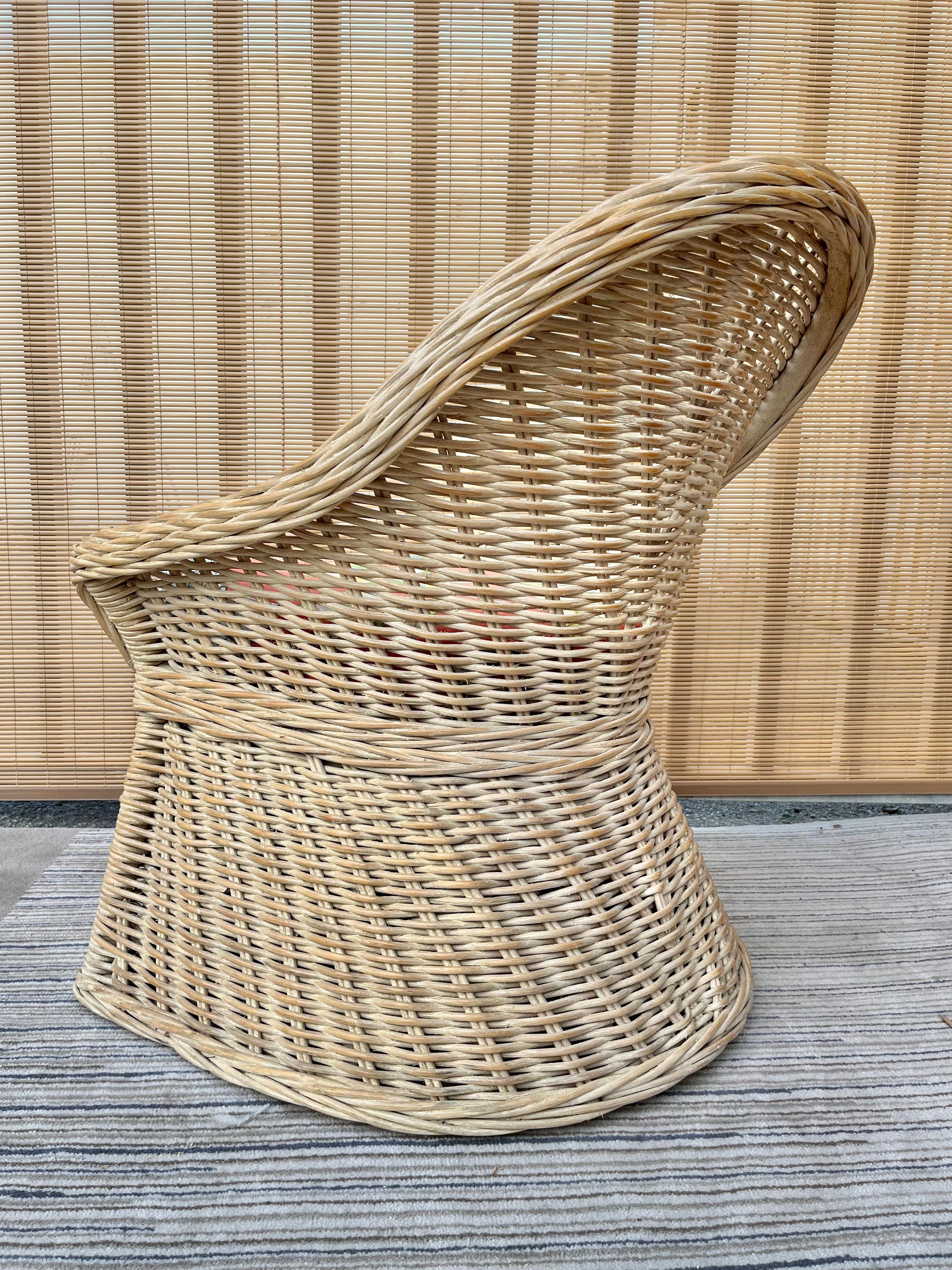 Late 20th Century Twisted Washed White Rattan Coastal Style Barrel Back Lounge Chair For Sale