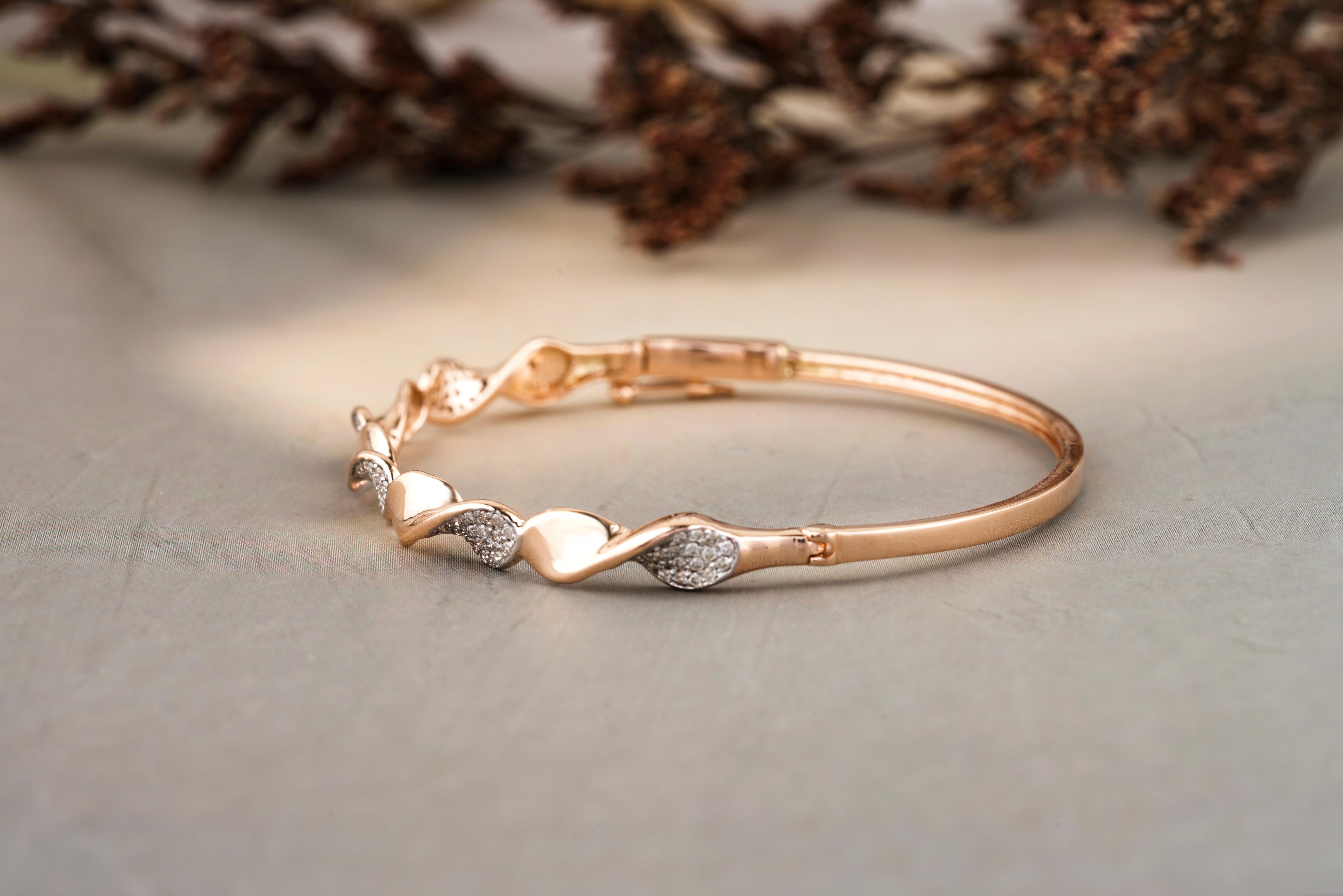 Taille ronde Bracelet en or massif 18k avec diamants torsadés et ondulés en vente