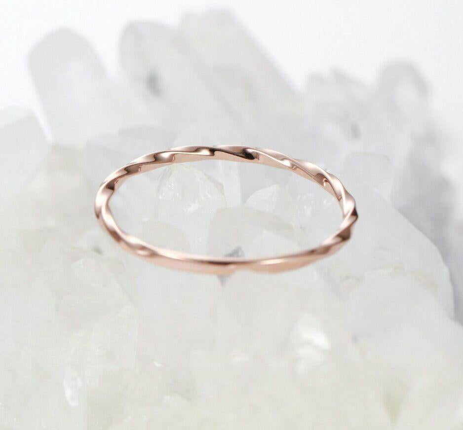 Verlobungsring, gedrehter Ehering, einzigartiger Roségold-Ring, zarte, schlichter, schlichter Goldring im Angebot 2