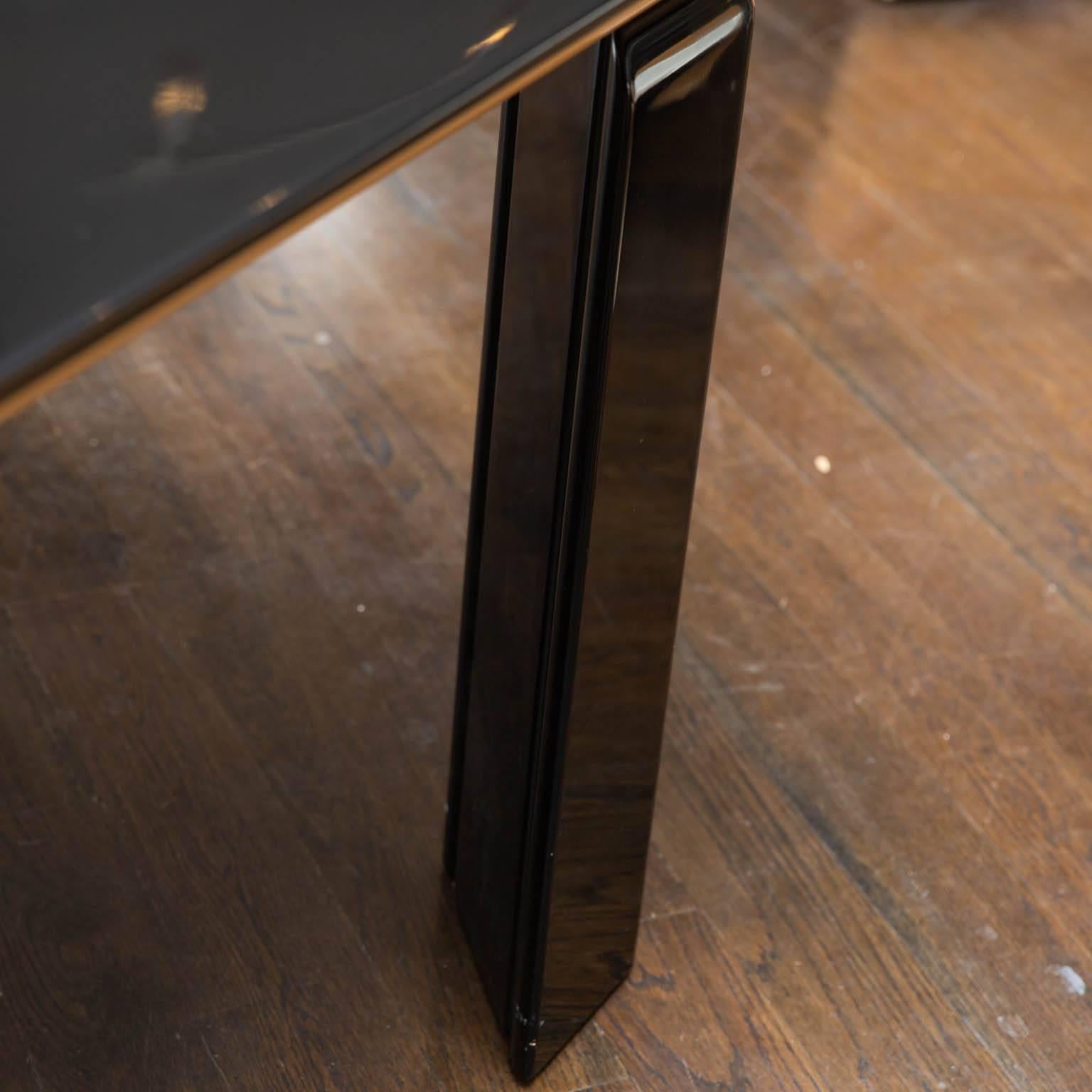 Two-Toned Lacquered Dining Table by Roger Rougier In Good Condition In New London, CT