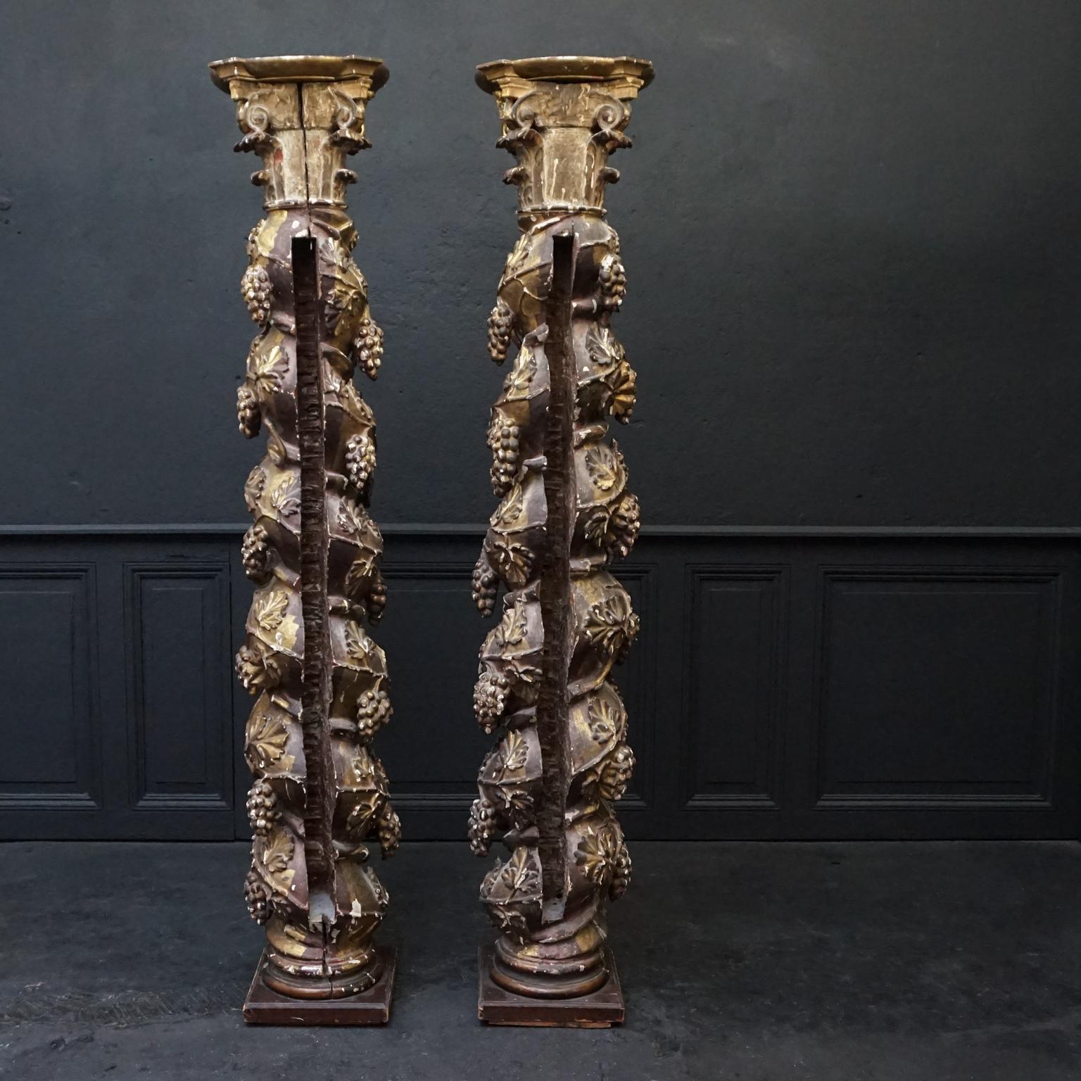 Two 18th Century Italian Baroque Solomonic Gilt Columns with Corinthian Capitals In Good Condition For Sale In Haarlem, NL