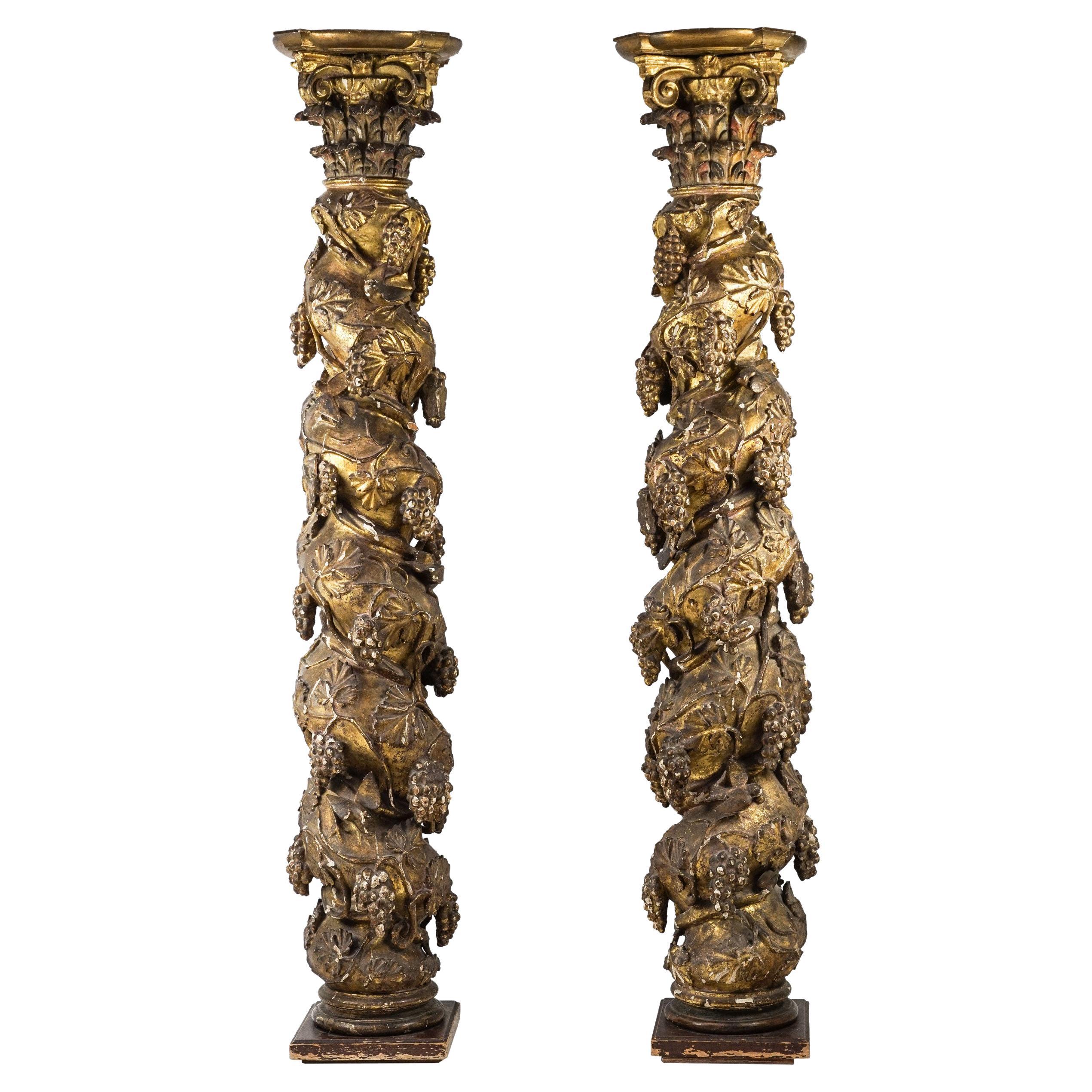 Deux colonnes baroques italiennes du 18e siècle dorées de style Solomonic avec chapiteaux corinthiens