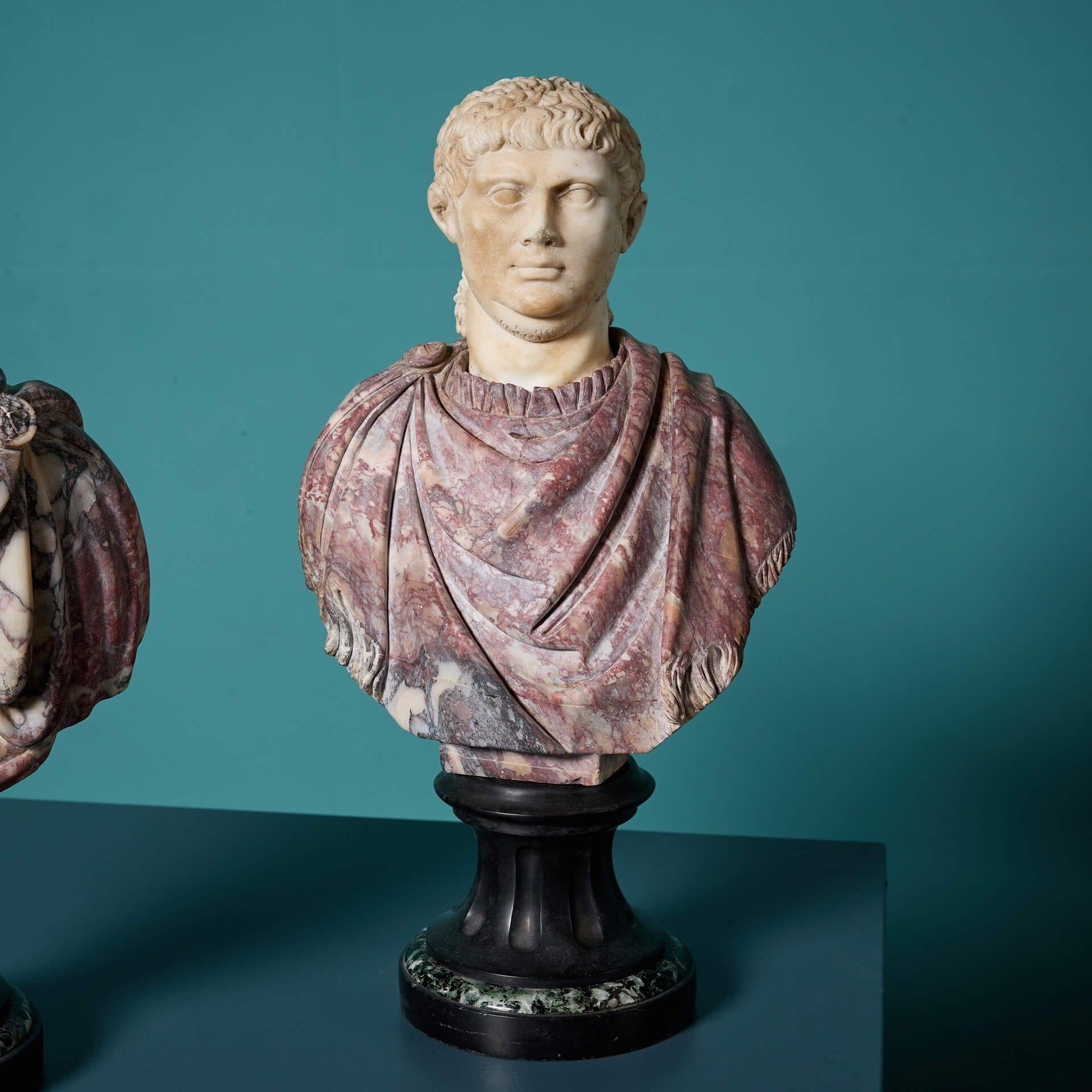 Dos bustos de emperador italianos de mármol del siglo XVIII Italiano en venta