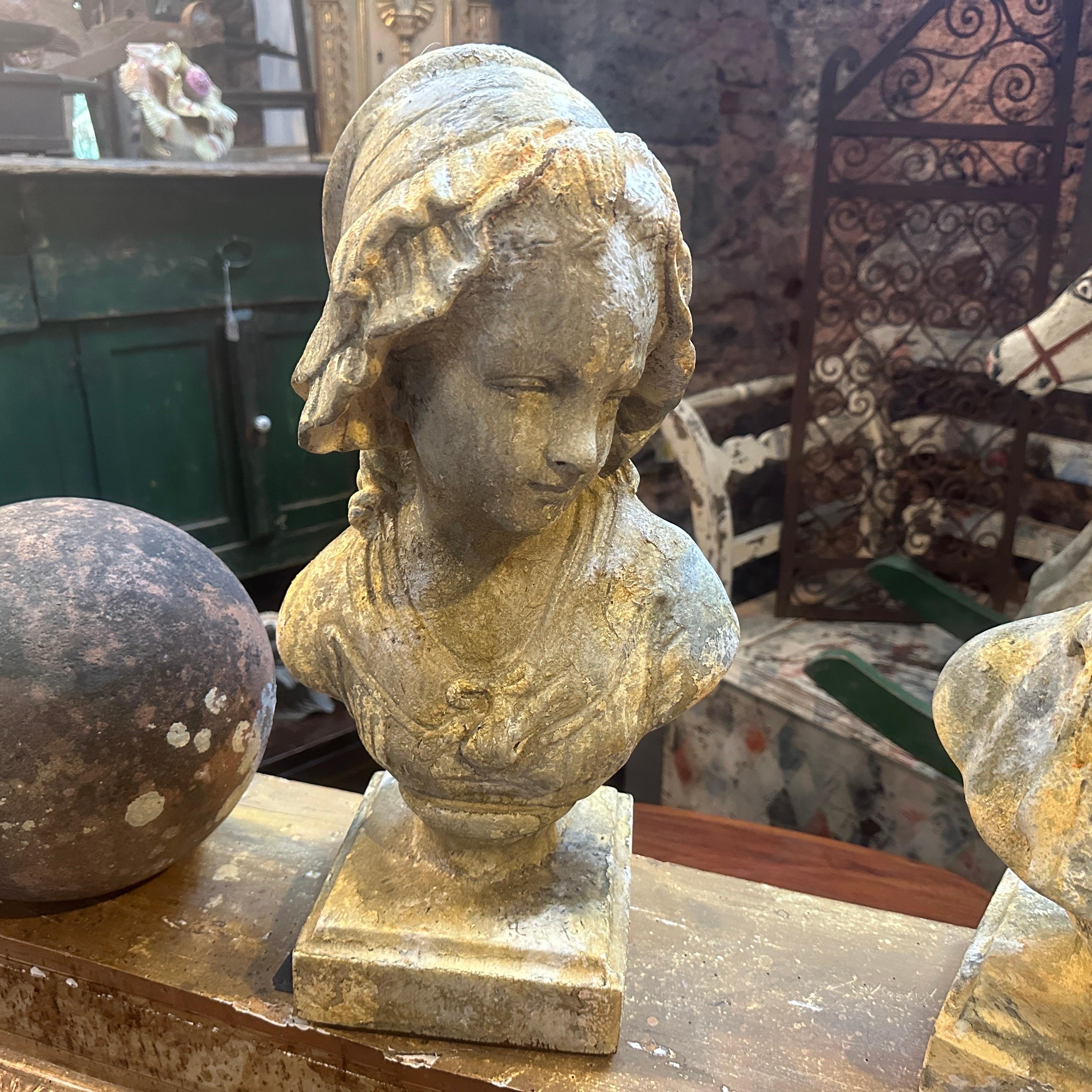 Two 1900s Art Nouveau Patinated Wood Italian Busts of Two Young People In Good Condition In Catania, Sicilia