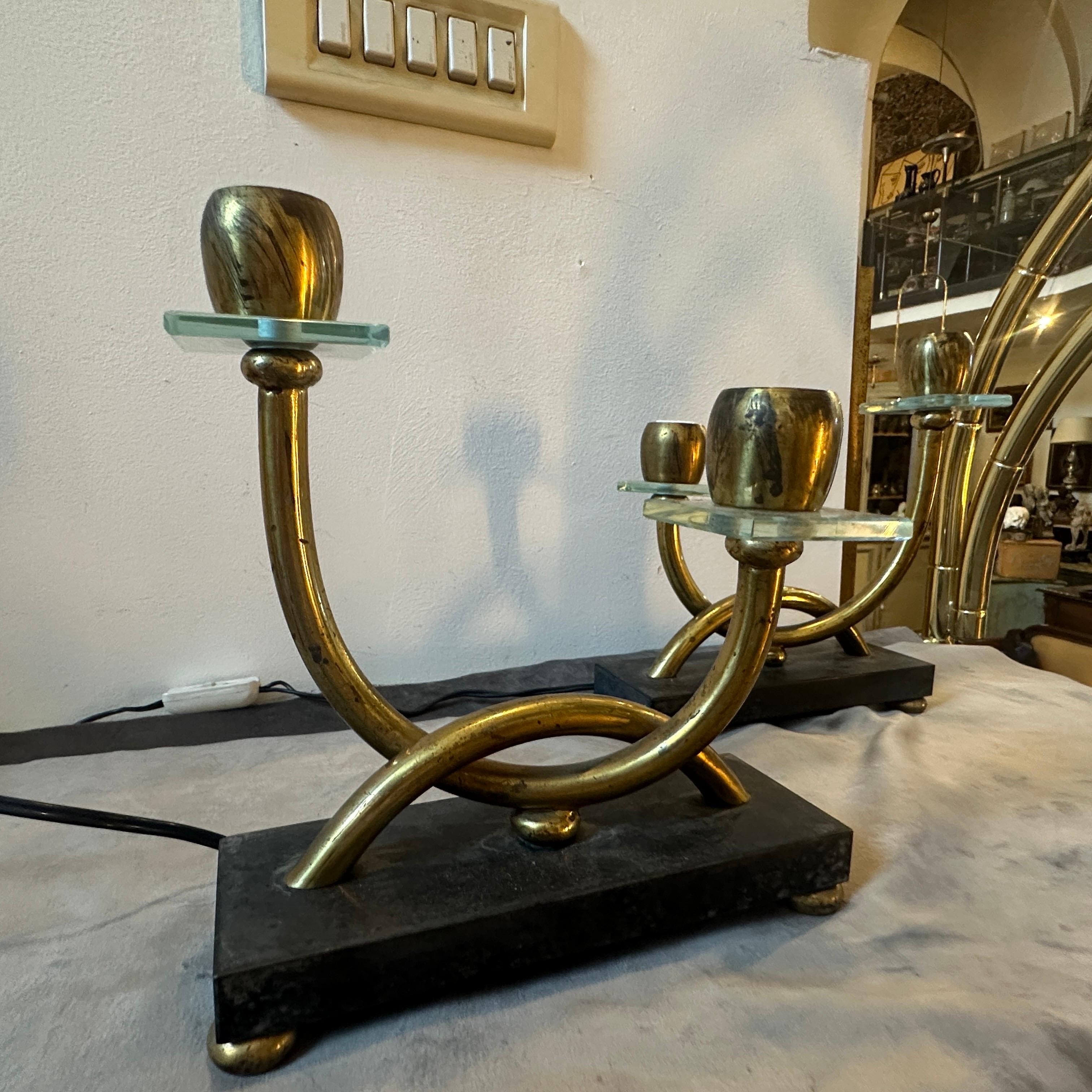 20ième siècle Deux lampes de table italiennes en laiton, marbre et verre de style Giò Ponti Art déco des années 1930 en vente