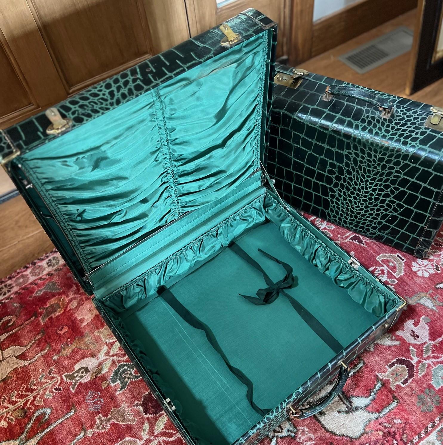 Two 1940s Royalshire Ever-Wear Trunk Works Green Embossed Leather Suitcases For Sale 6