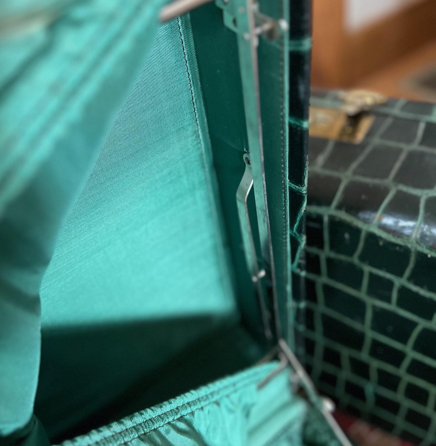 Two 1940s Royalshire Ever-Wear Trunk Works Green Embossed Leather Suitcases For Sale 7