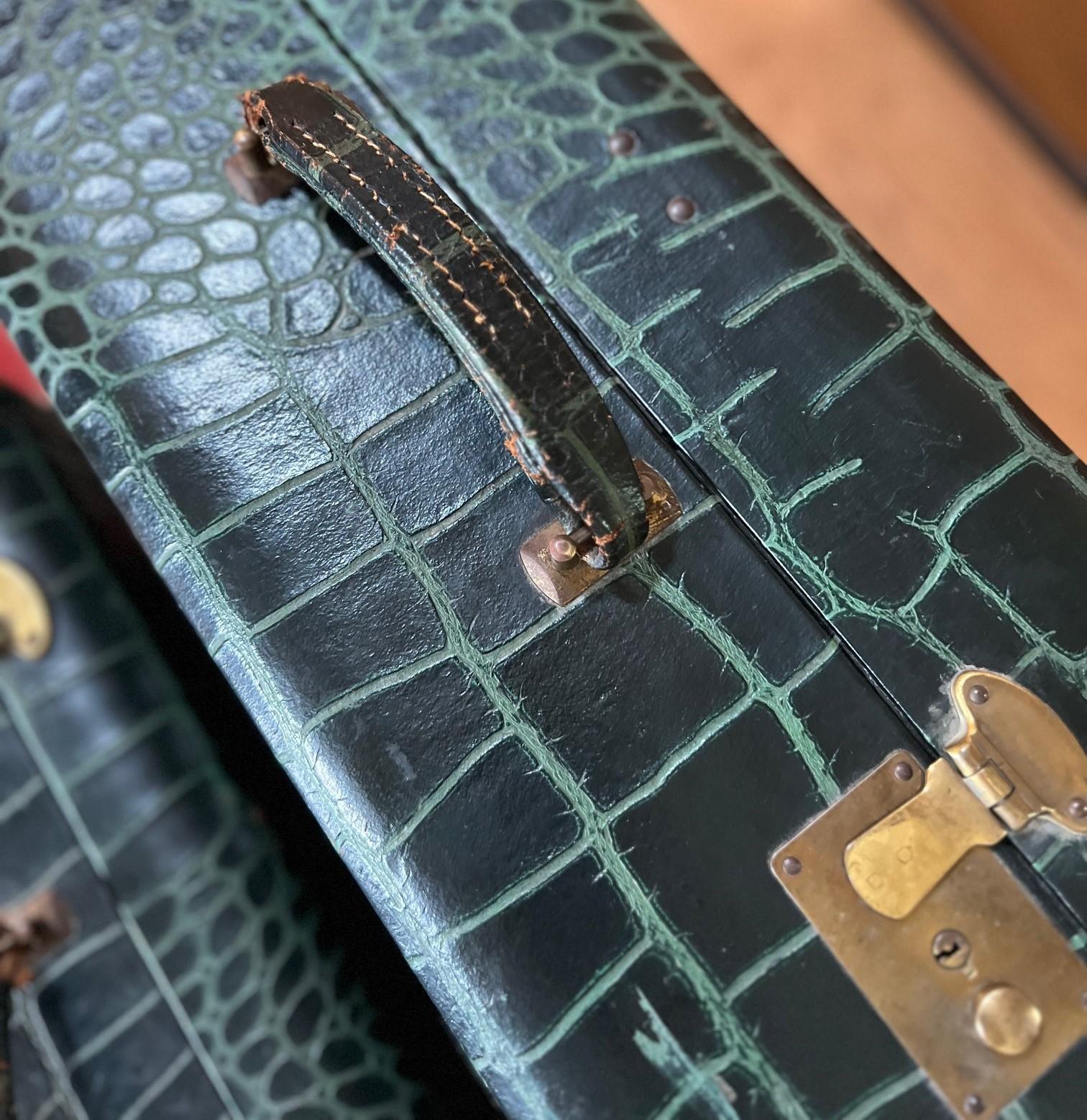 Mid-20th Century Two 1940s Royalshire Ever-Wear Trunk Works Green Embossed Leather Suitcases For Sale