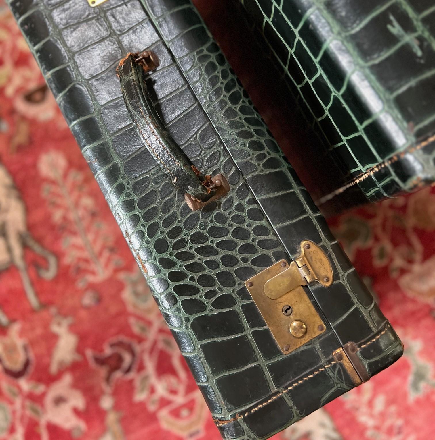 Two 1940s Royalshire Ever-Wear Trunk Works Green Embossed Leather Suitcases For Sale 1