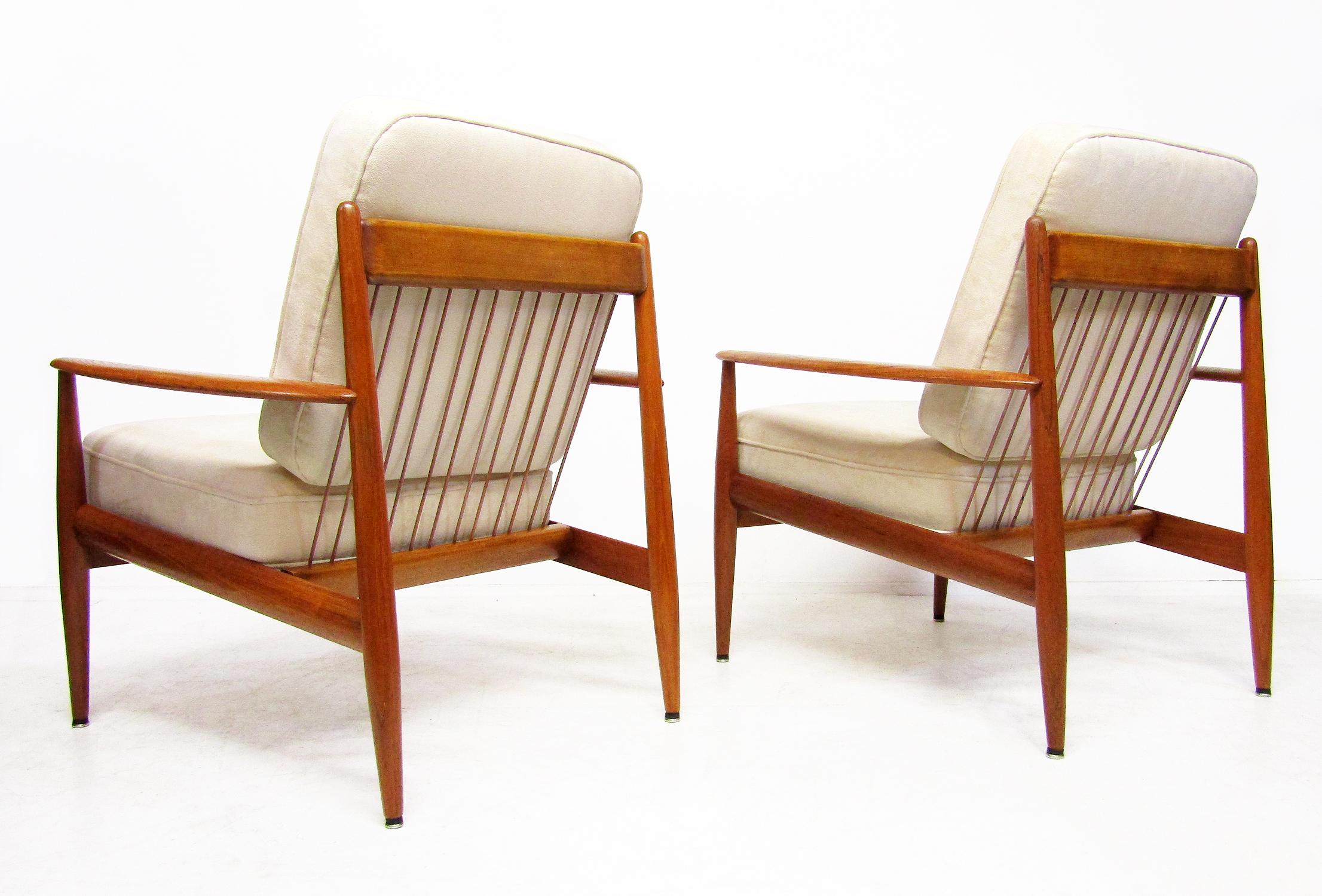 20ième siècle Deux chaises longues danoises118 en teck des années 1950 par Grete Jalk en vente