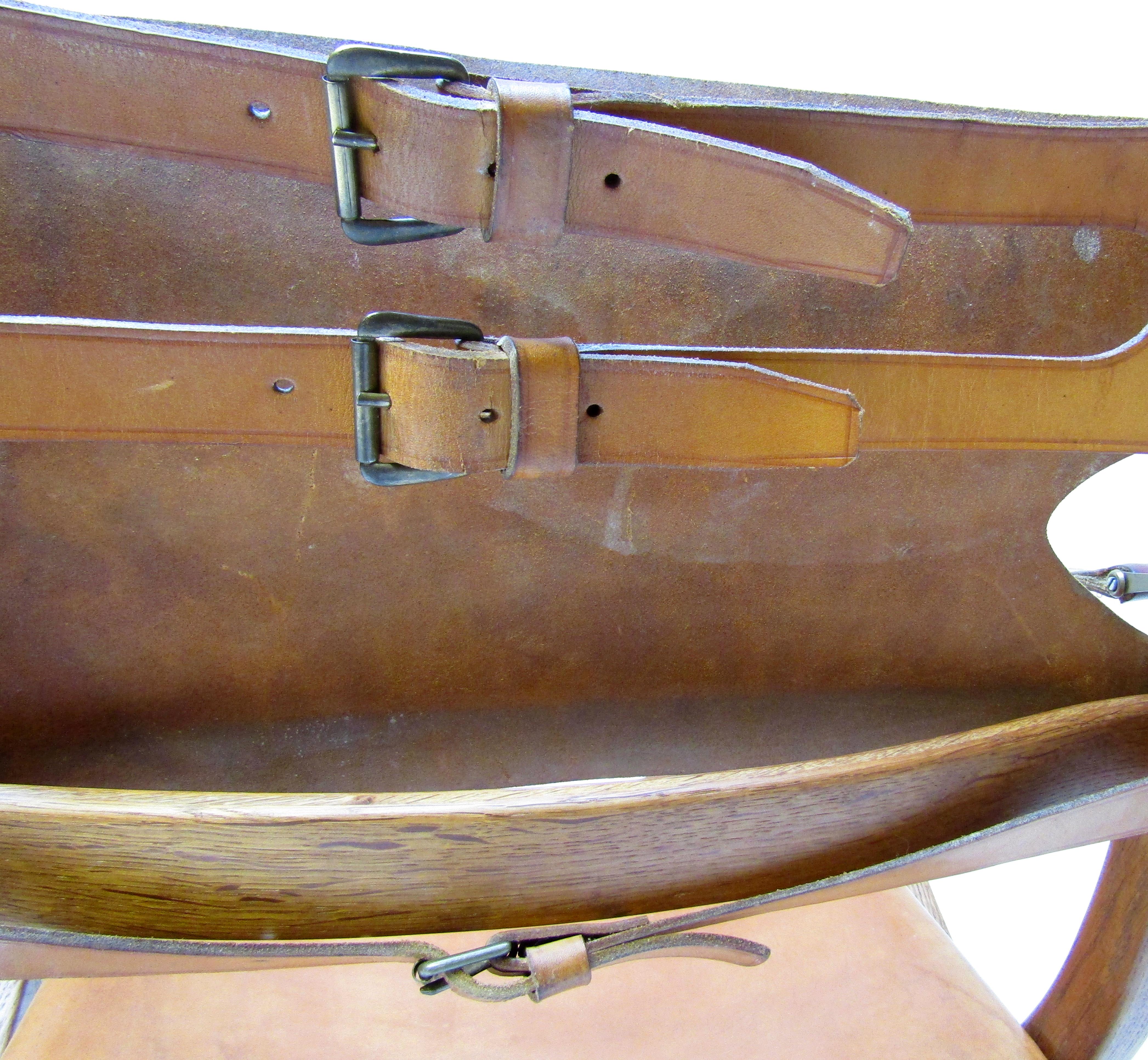 Zwei dänische Safari-Stühle aus Eiche und Leder aus den 1950er Jahren von Poul Hundevad im Angebot 6