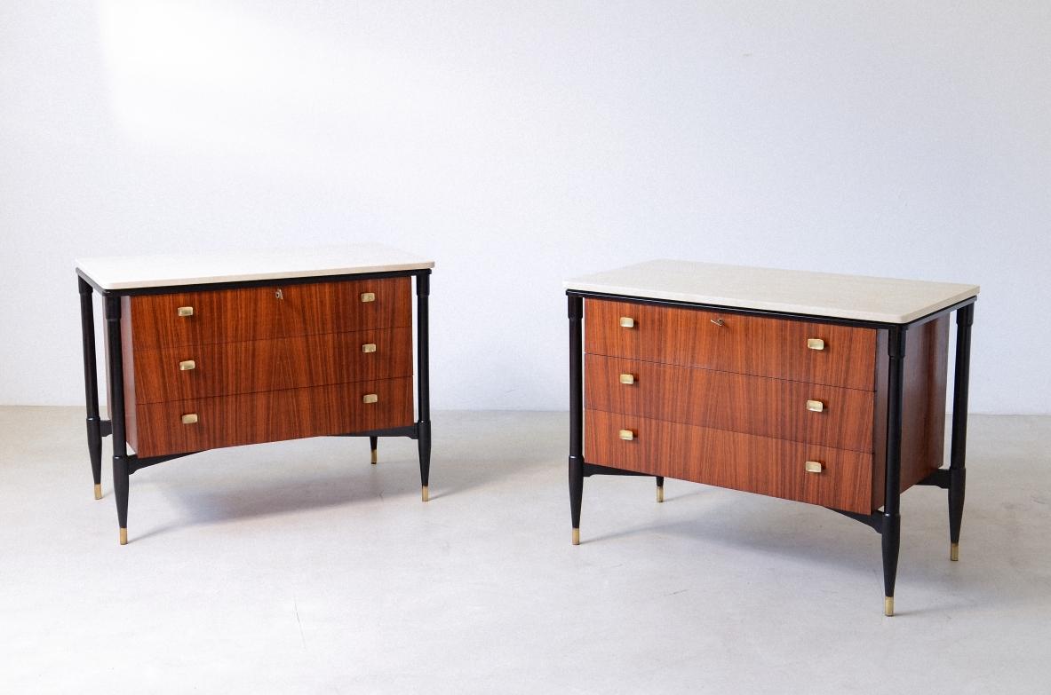 Due eleganti armadi in noce degli anni '50 In condizioni ottime in vendita a Milano, IT