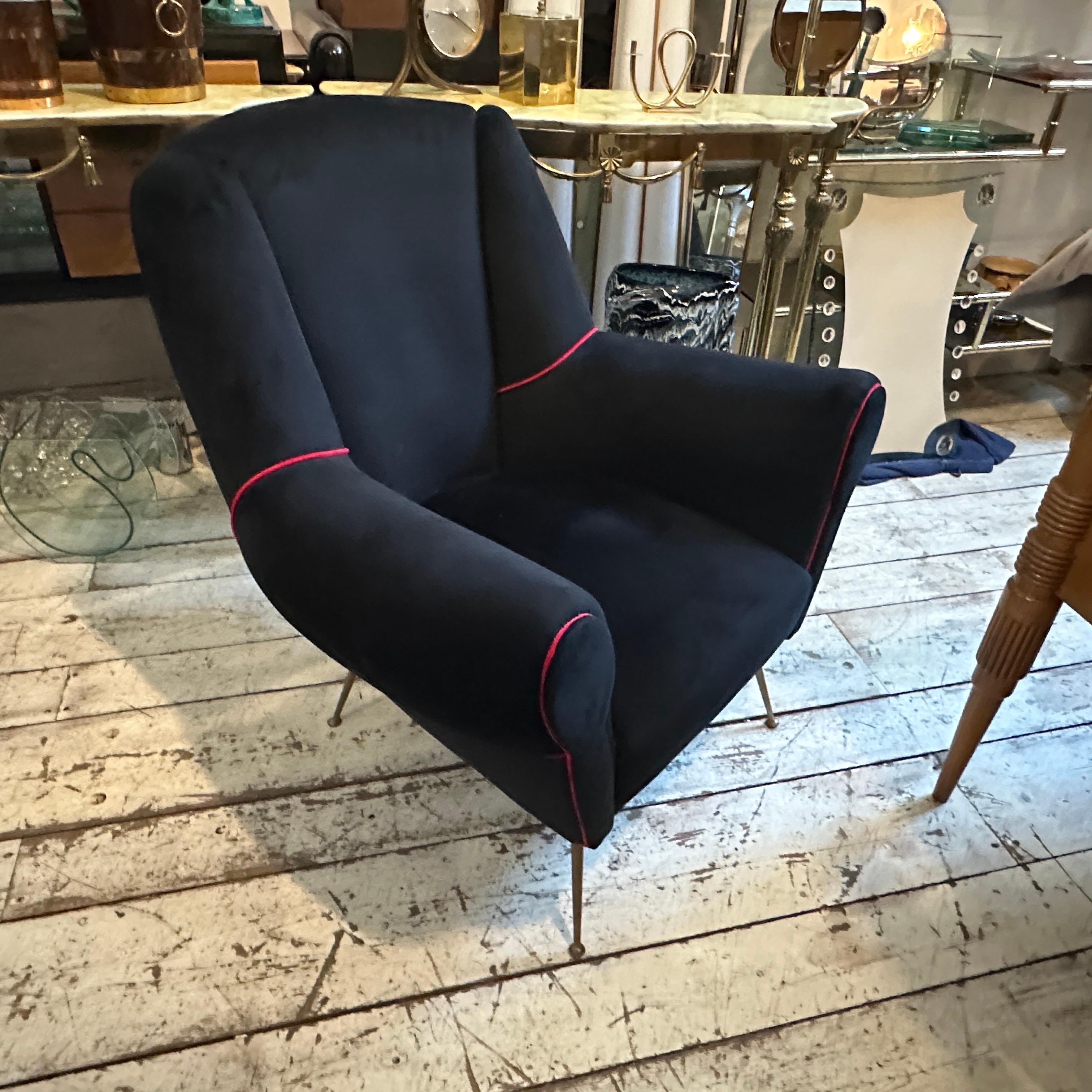 Deux fauteuils en velours noir et rouge de style Gio Ponti de la modernité du milieu du siècle des années 1950 Bon état à Aci Castello, IT