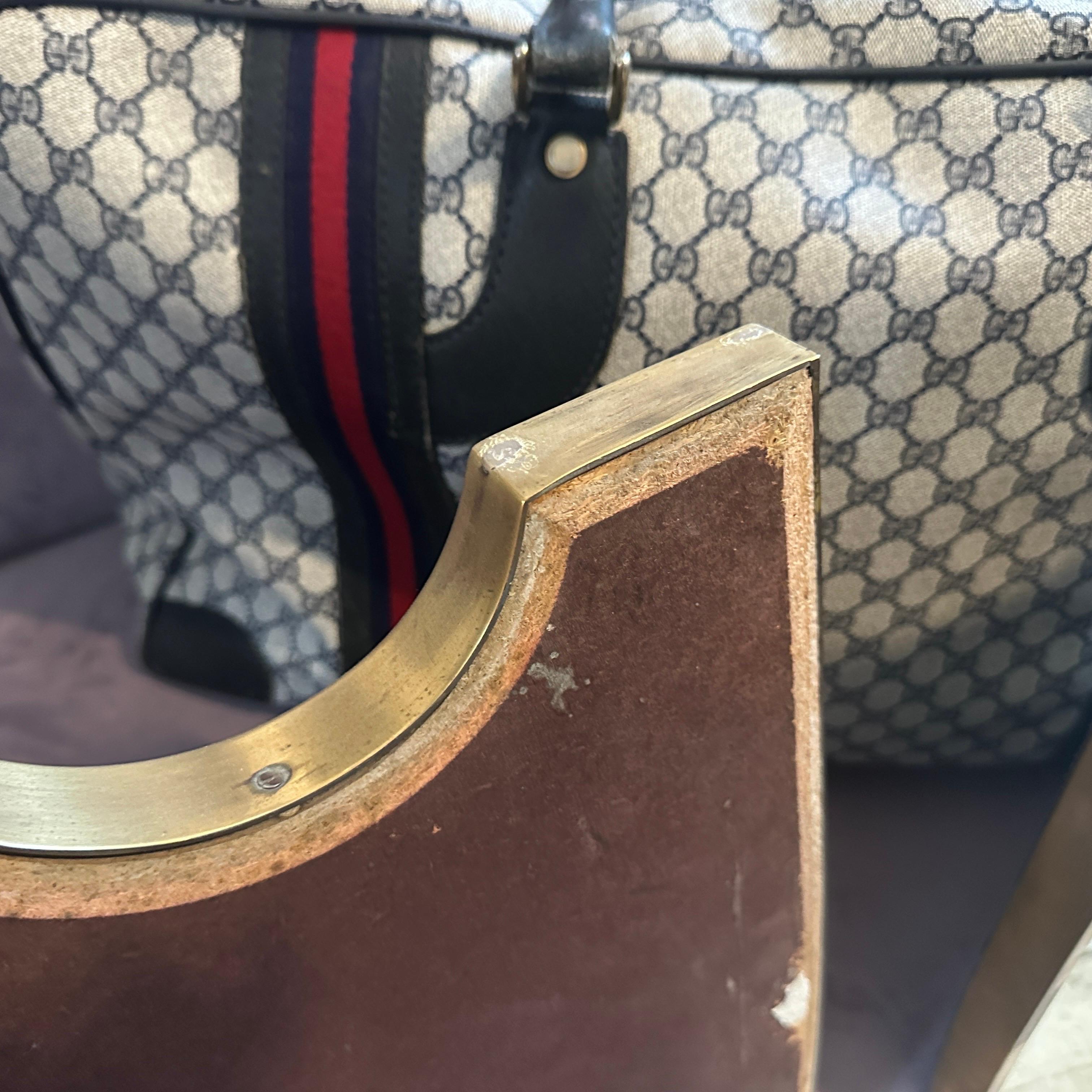 Due specchi da parete italiani con scudo in ottone in stile Gio Ponti del 1950, metà del secolo scorso in vendita 4