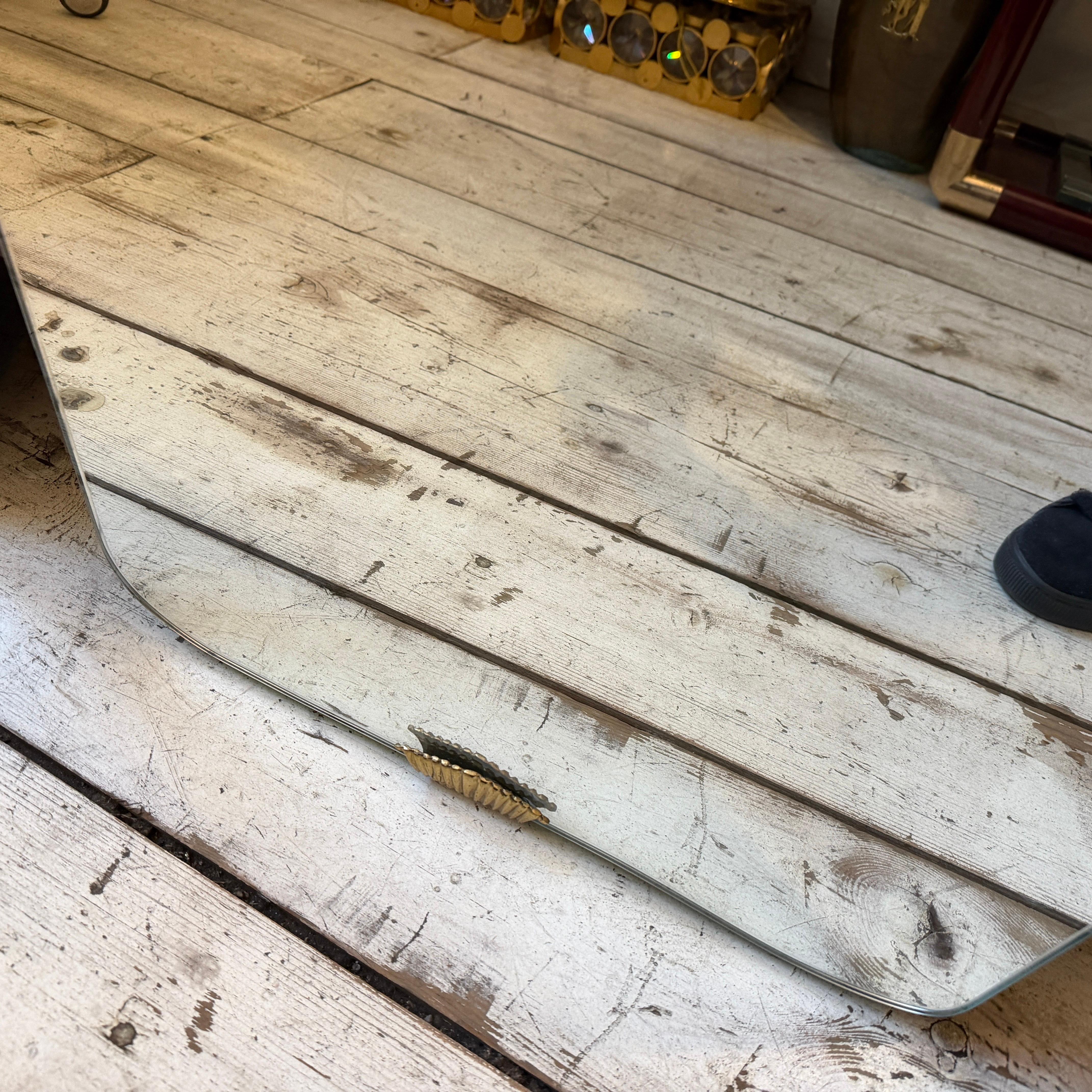 Dos espejos de pared de madera y latón modernos de mediados de siglo de estilo Gio Ponti de los años 50 en venta 4