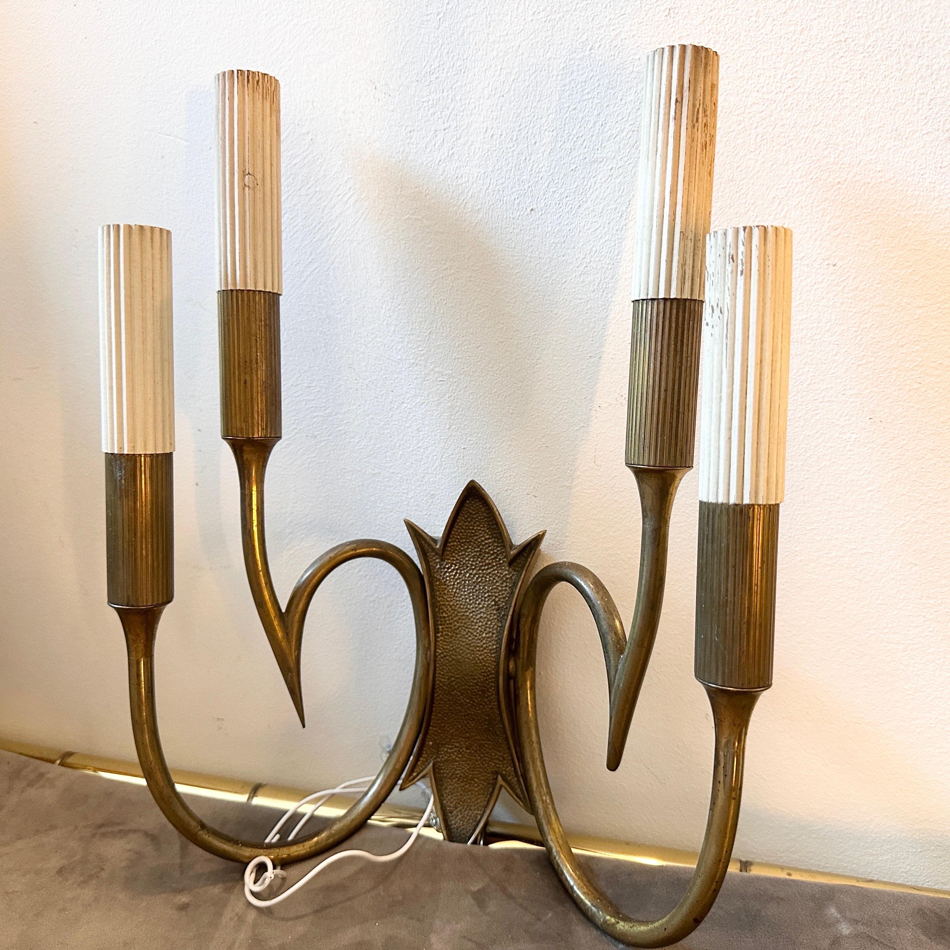 Two 1950s Mid-Century Modern Brass Wall sconces in the style of Oscar Torlasco For Sale 7