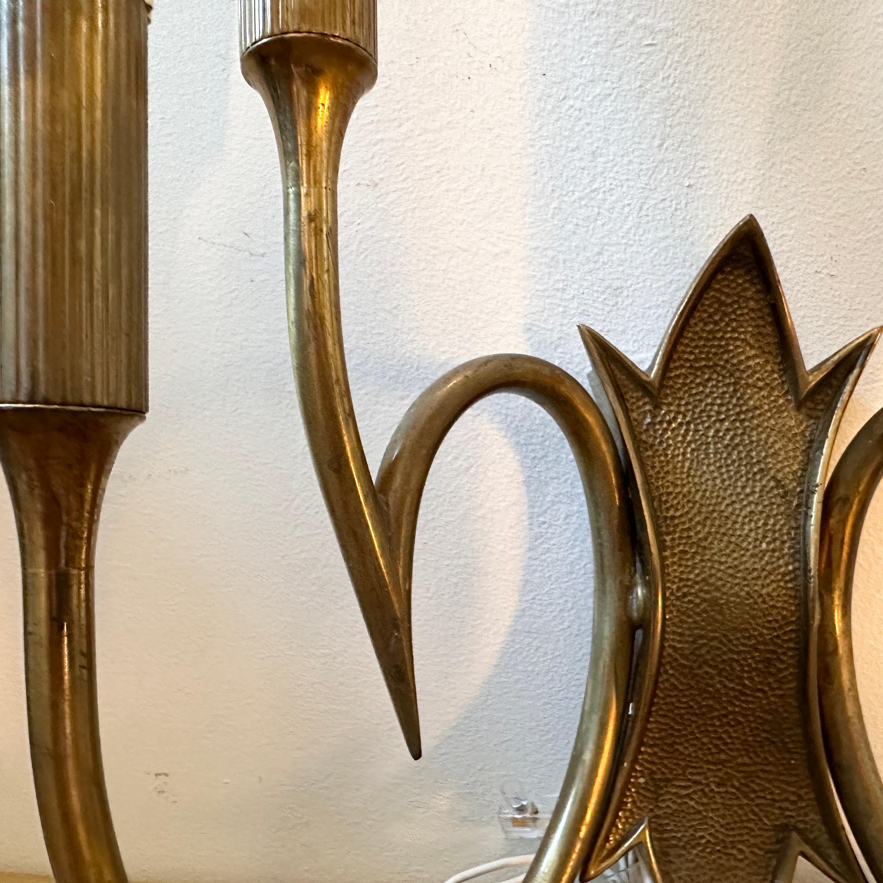 Two 1950s Mid-Century Modern Brass Wall sconces in the style of Oscar Torlasco For Sale 8