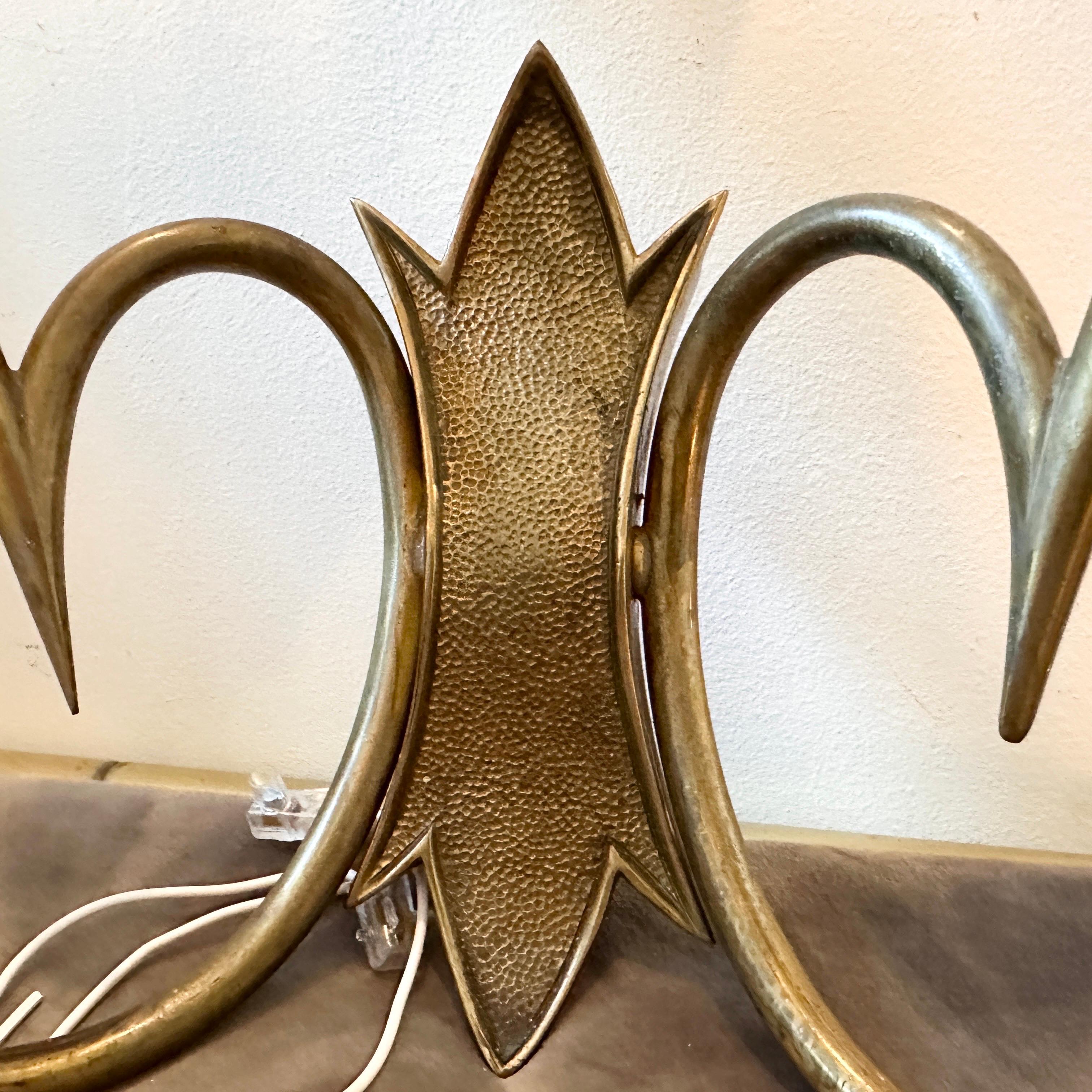 Two 1950s Mid-Century Modern Brass Wall sconces in the style of Oscar Torlasco For Sale 2