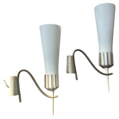 Dos apliques italianos de latón y cristal estilo Stilnovo de mediados del siglo XX