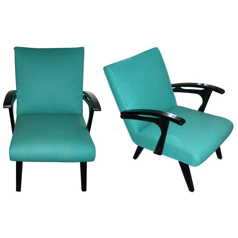 Deux fauteuils des années 1960 par Etienne Henri Martin en vente