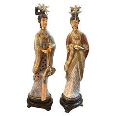 Due figure tradizionali di donna Cloisonnè da esportazione cinese del 1960