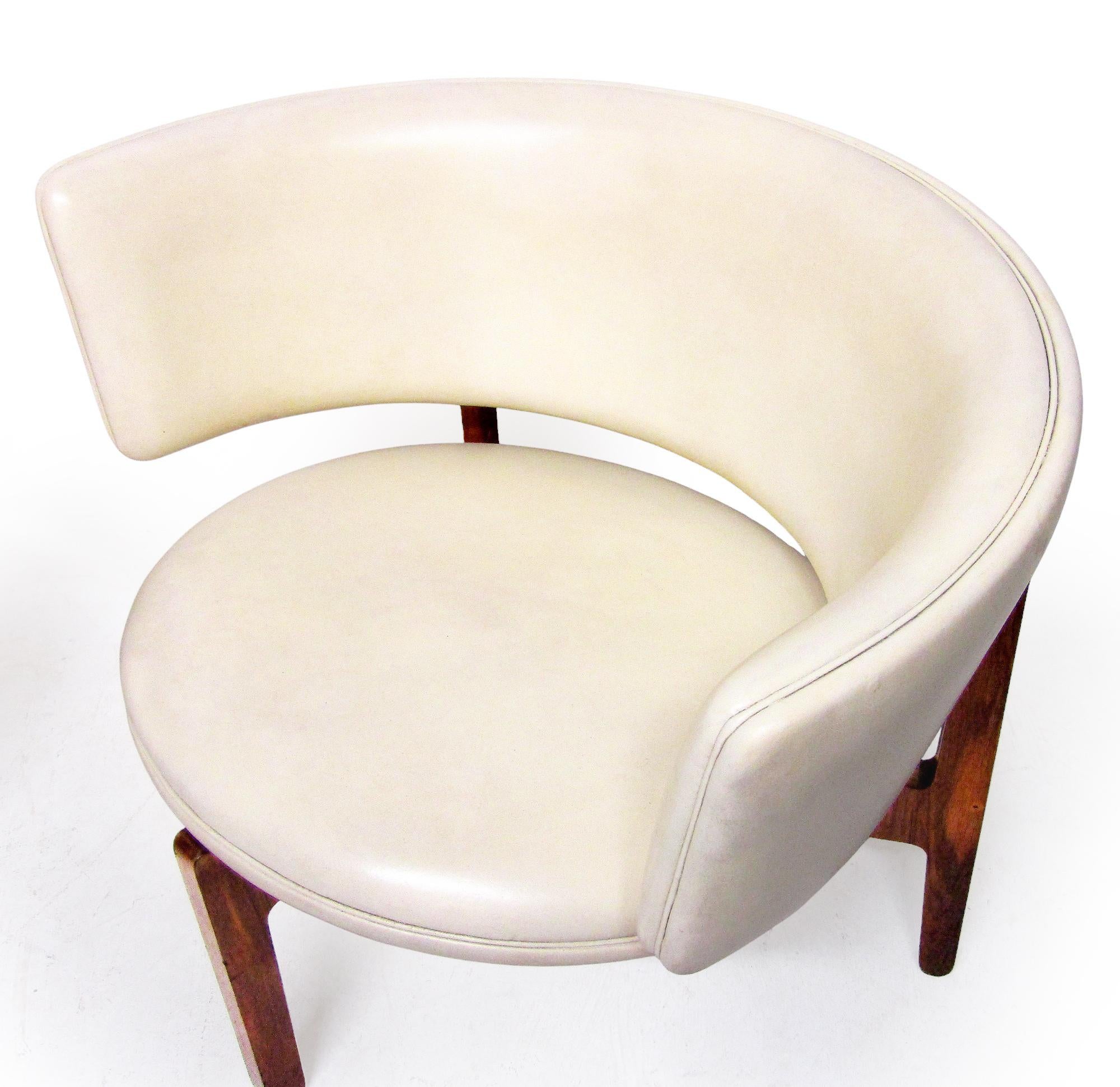 Two 1960s Danish Lounge Chairs In Rosewood by Sven Ellekaer For Sale 6