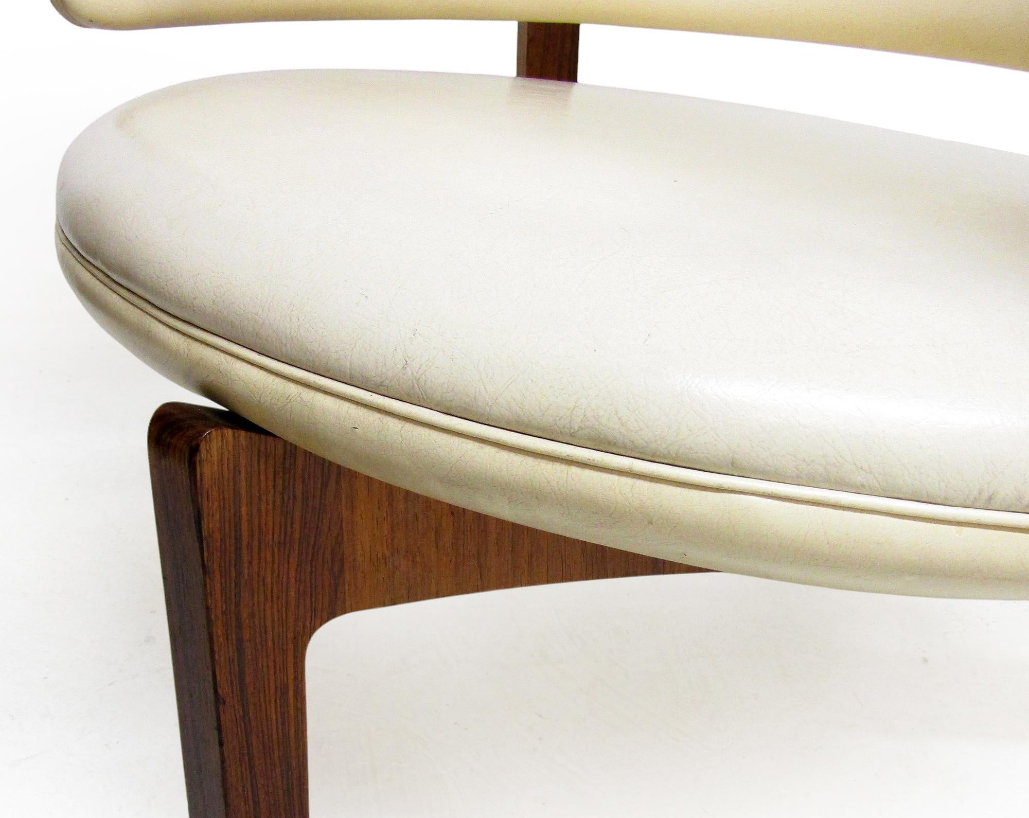 Two 1960s Danish Lounge Chairs In Rosewood by Sven Ellekaer For Sale 8