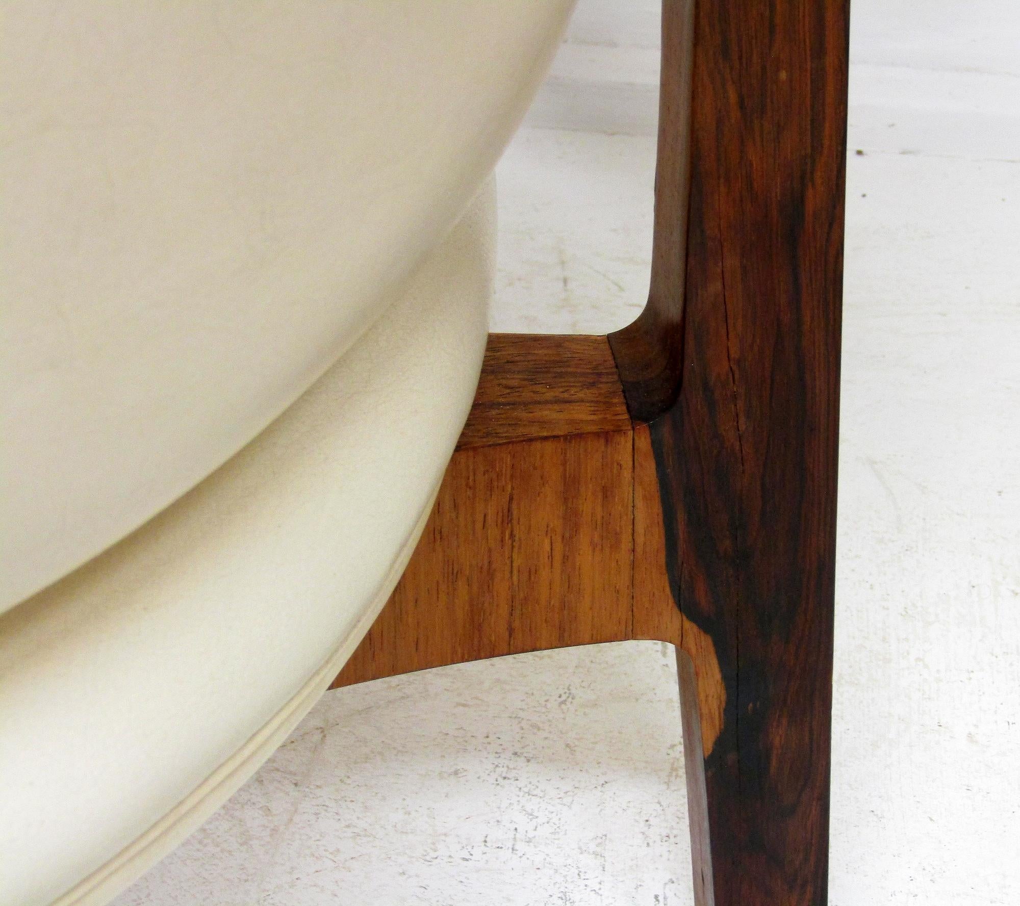 Two 1960s Danish Lounge Chairs In Rosewood by Sven Ellekaer For Sale 9