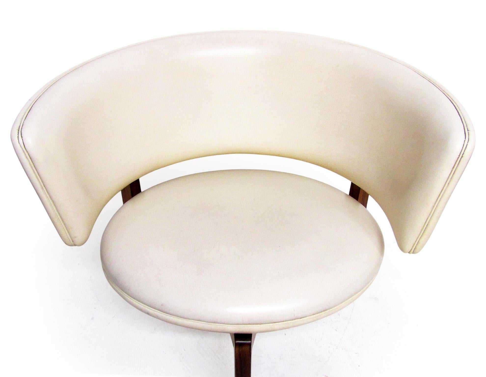 Two 1960s Danish Lounge Chairs In Rosewood by Sven Ellekaer For Sale 2
