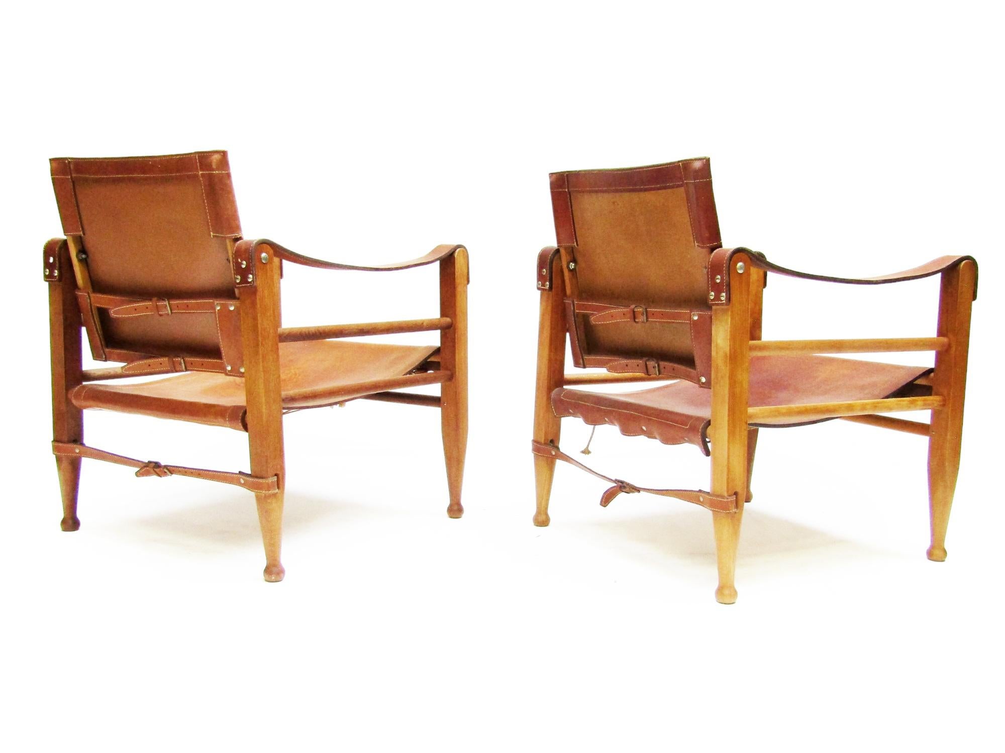 Two vintage 1960s Danish safari chairs in cognac leather by Aage Bruun for Aage Bruun & Sons. 

A near pair, one in oak, the other beech, these chairs are offered separately. 

These sturdy safari chairs are in very good condition. The hide leather