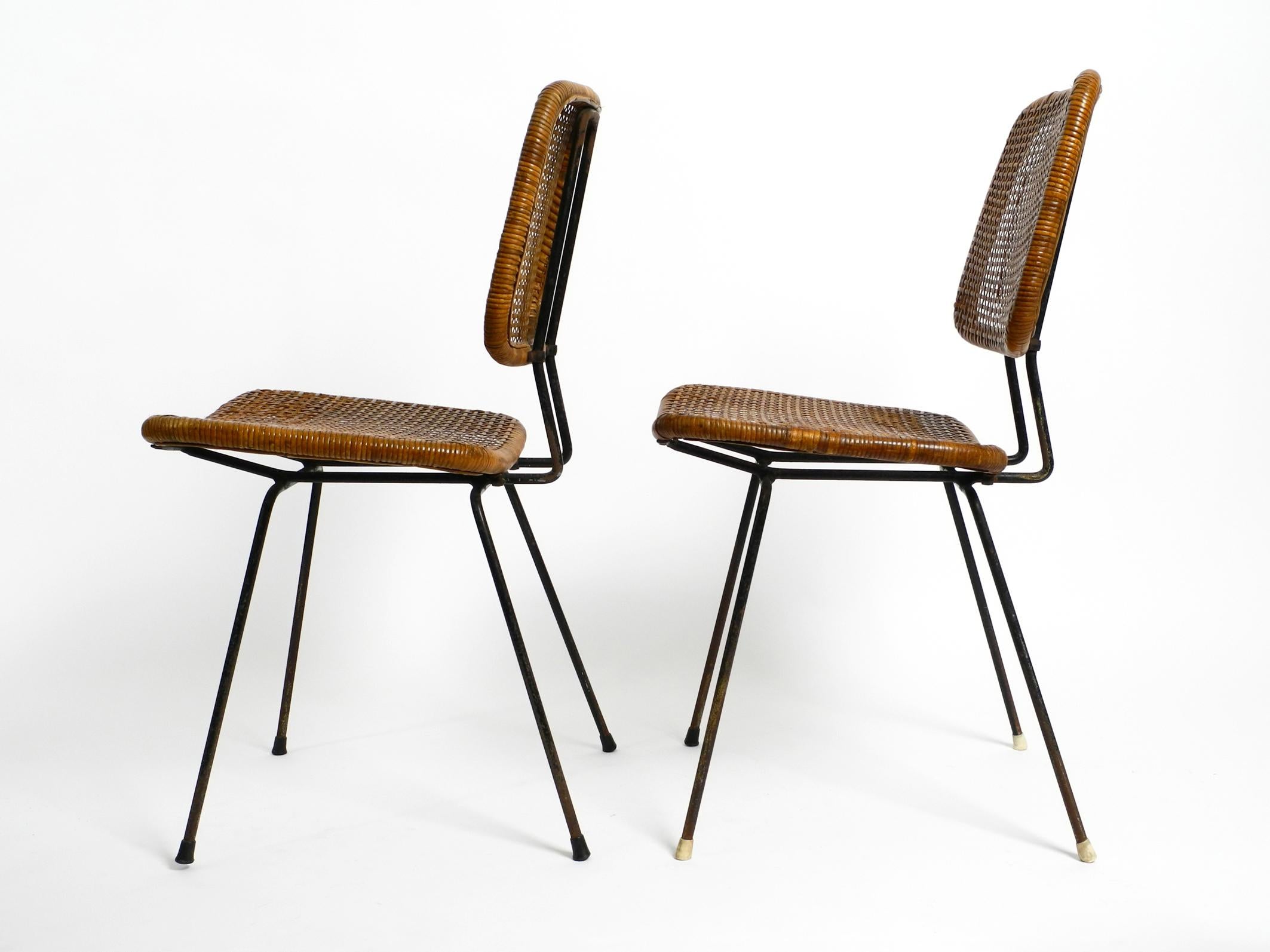 Two rare Mid Century Italian metal-framed chairs.
Seat and backrest are made of bamboo and the surfaces made of raffia.
Both chairs are in the same, unrestored, very good original condition.
Beautiful design and very comfortable to sit on.
No