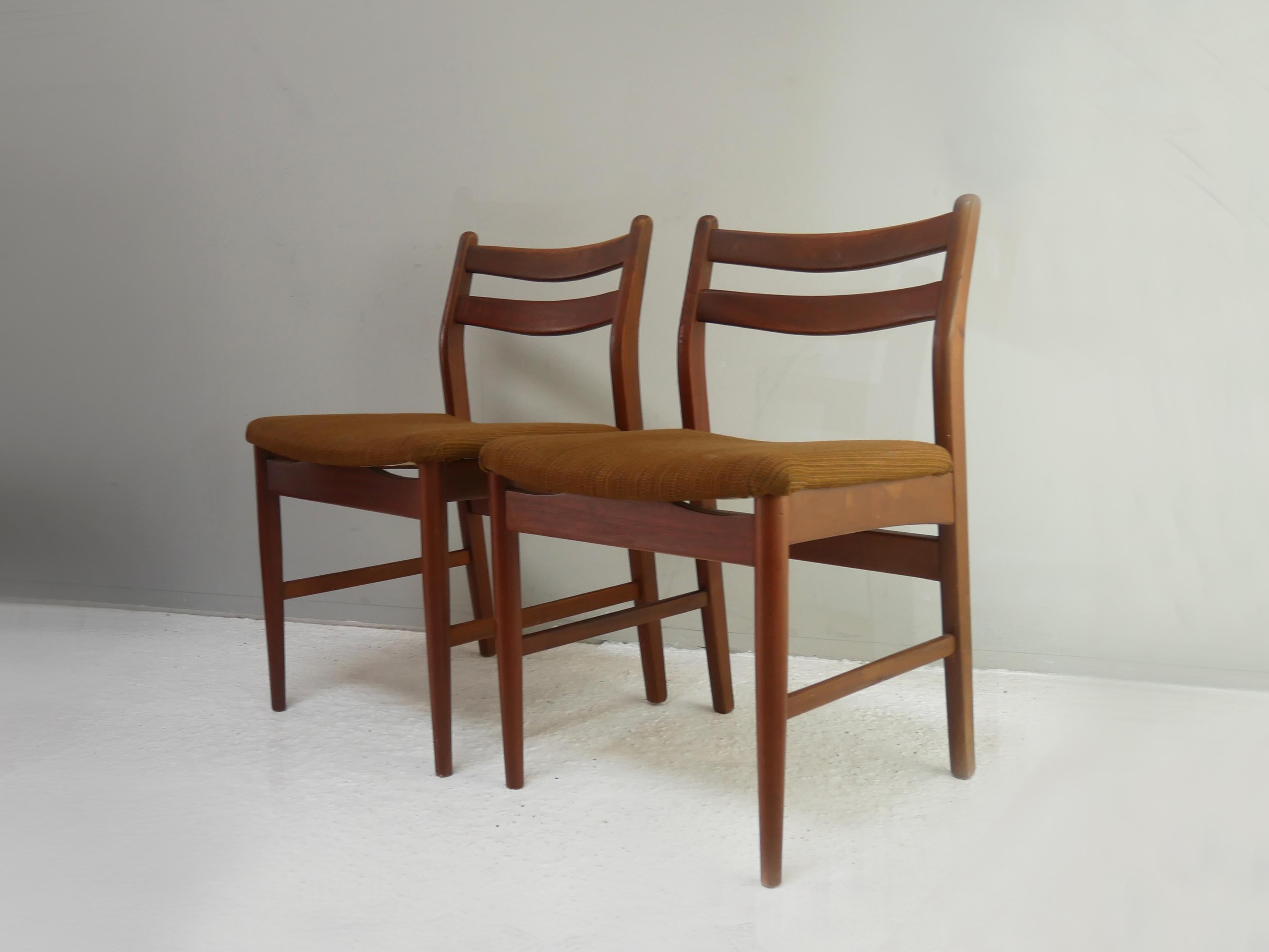 The price listed is for the one chair, there are 2 available

Solid teak dining chairs made in Denmark in the 1960’s. With the original brown woollen fabric upholstery. 

Size
Width 49cm
Depth 49cm
Height 72cm
Seat height