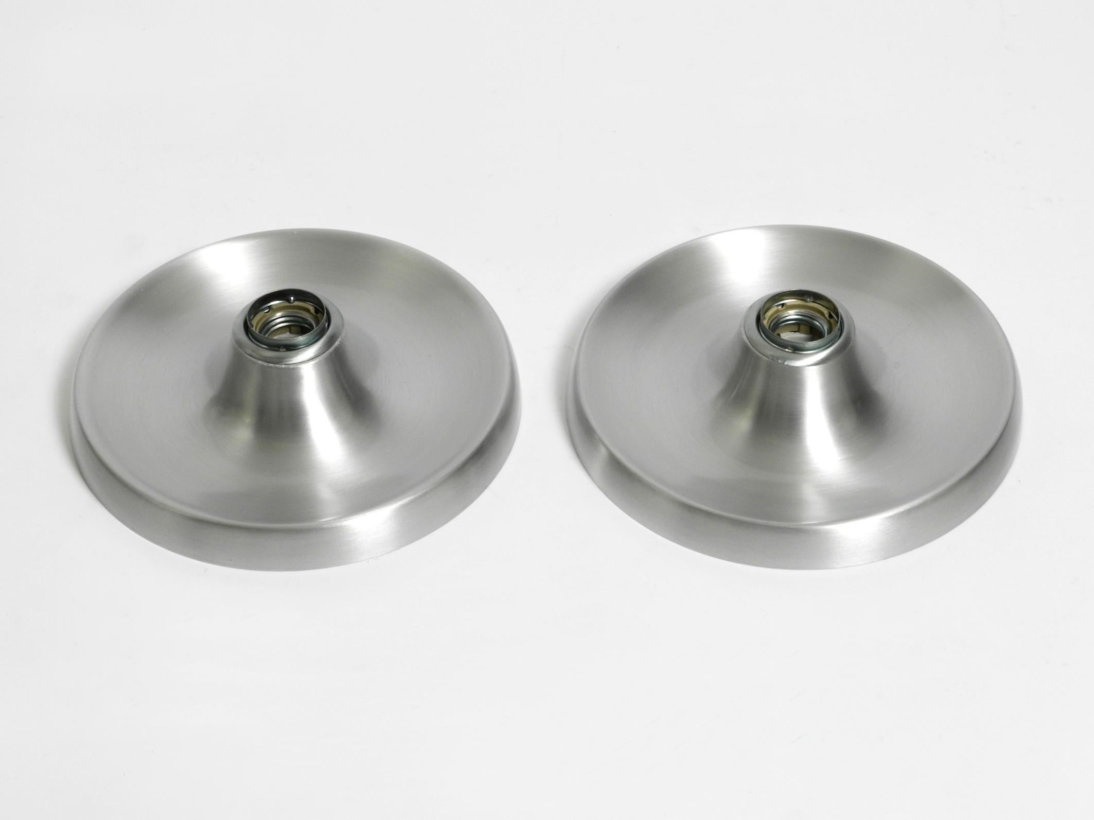 Dos lámparas de techo o de pared redondas de aluminio de la Edad Espacial Pop Art de los años 60 en venta 7