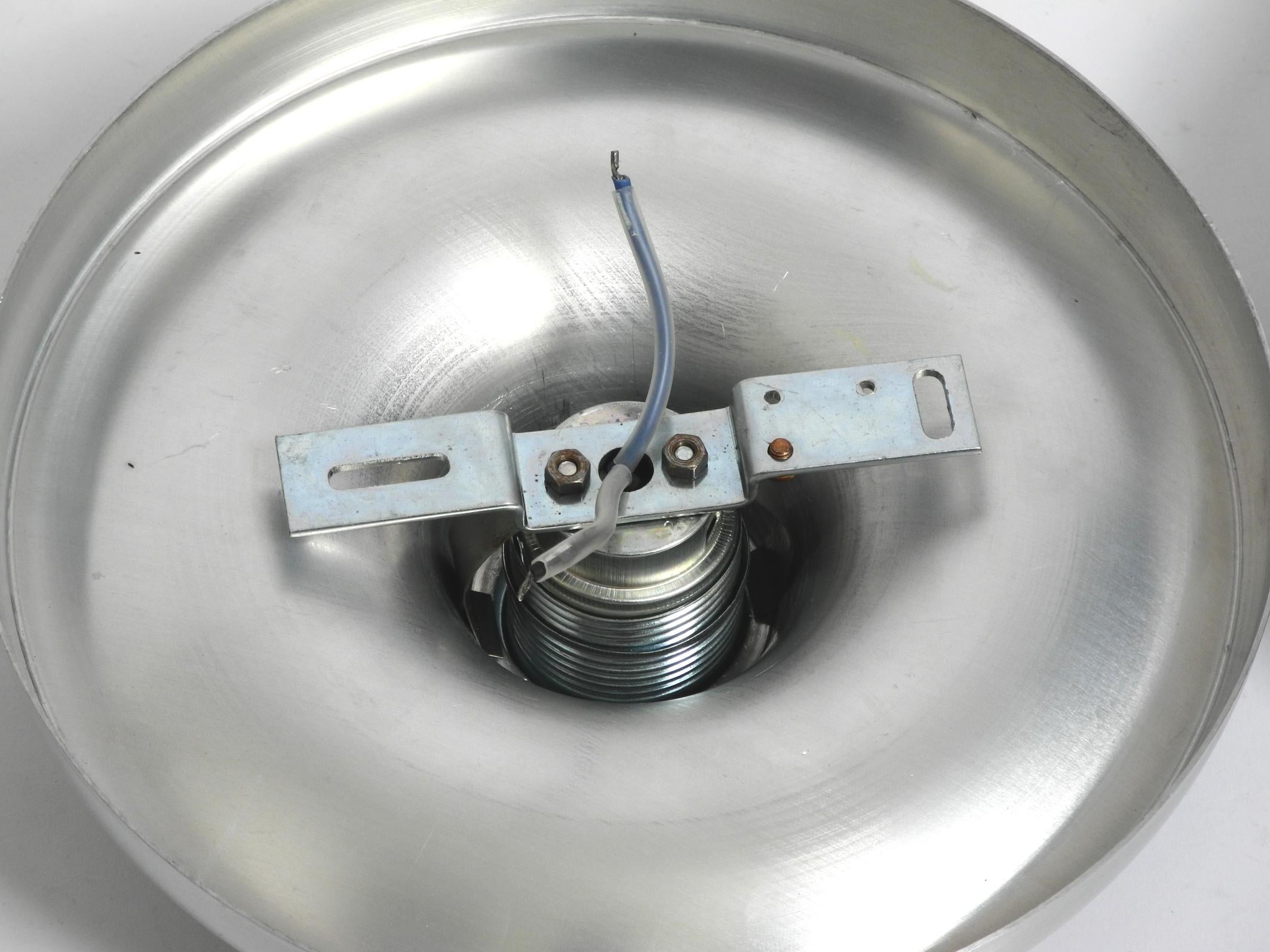 Dos lámparas de techo o de pared redondas de aluminio de la Edad Espacial Pop Art de los años 60 en venta 2