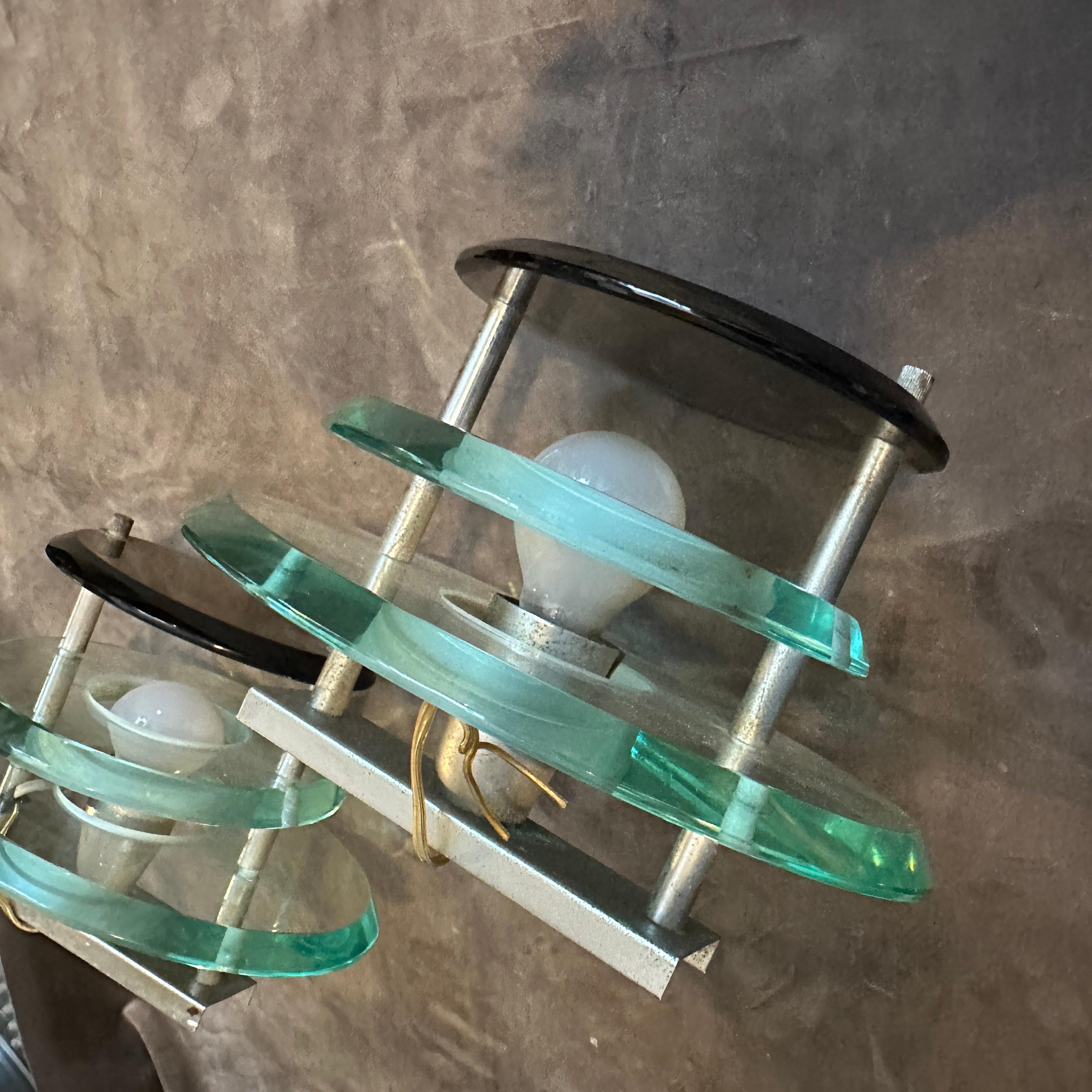 Dos óvalos de cristal pesado y metal cromado de la Era Espacial de los años 60  Apliques de pared by Veca en venta 3