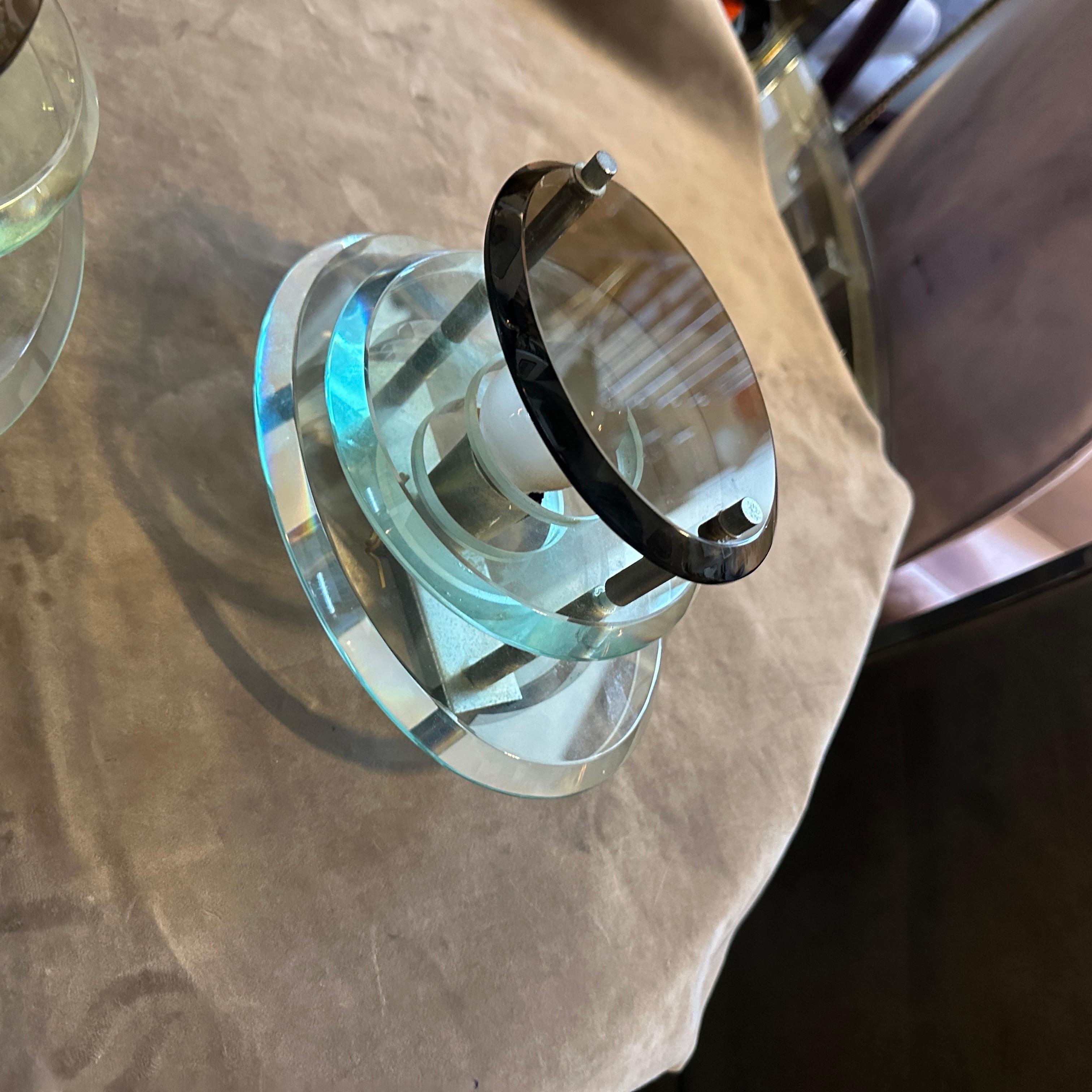 Dos óvalos de cristal pesado y metal cromado de la Era Espacial de los años 60  Apliques de pared by Veca en Excelente estado para la venta en Aci Castello, IT