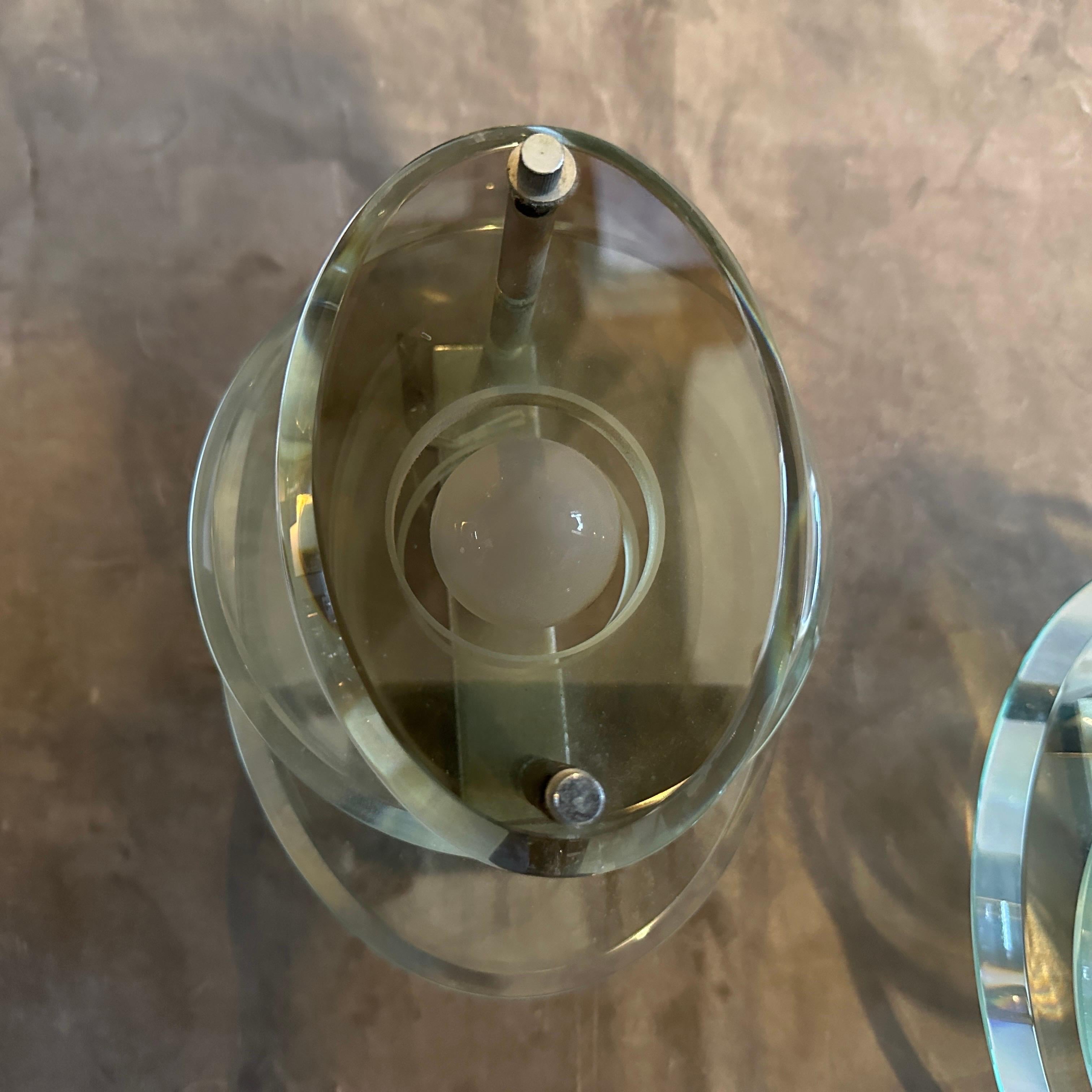 Dos óvalos de cristal pesado y metal cromado de la Era Espacial de los años 60  Apliques de pared by Veca en venta 2