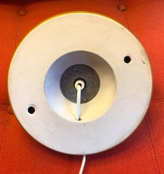 Due lampade da tavolo degli anni '60 con vetro opalino e base in ceramica
