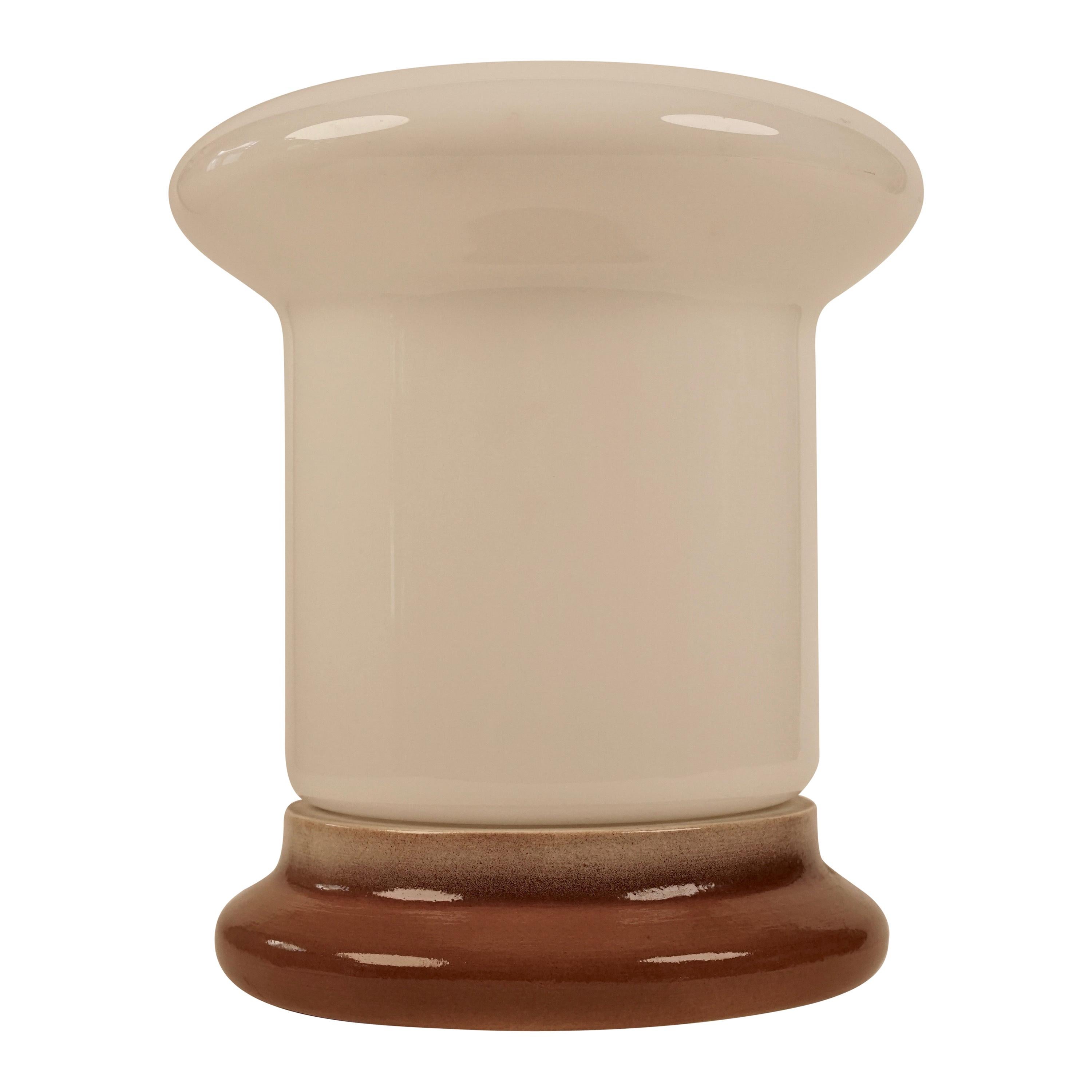 Due lampade da tavolo degli anni '60 con vetro opalino e base in ceramica