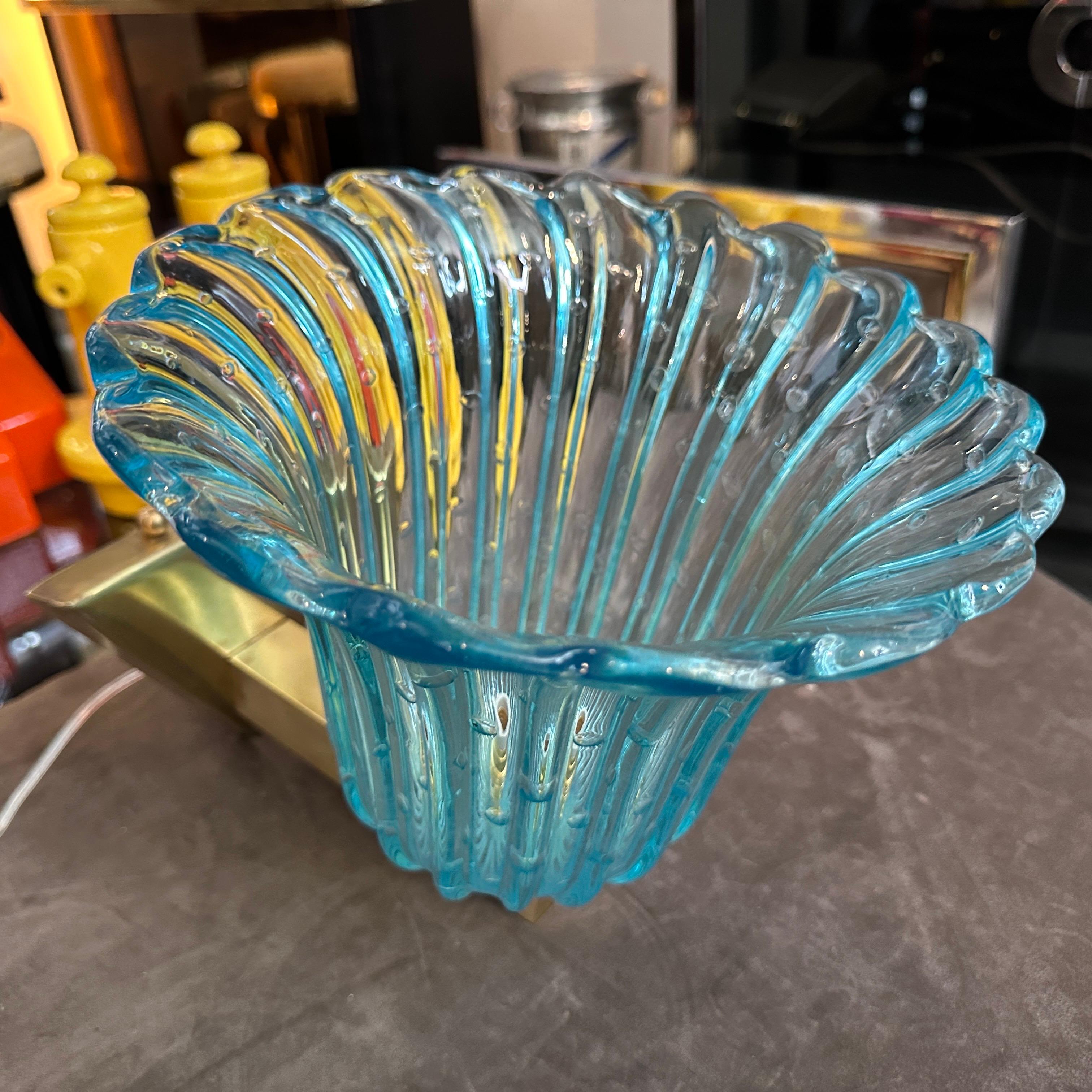 Zwei 1970er Barovier Stil Mitte des Jahrhunderts Modern Blau Murano Glas Wandleuchten im Angebot 1