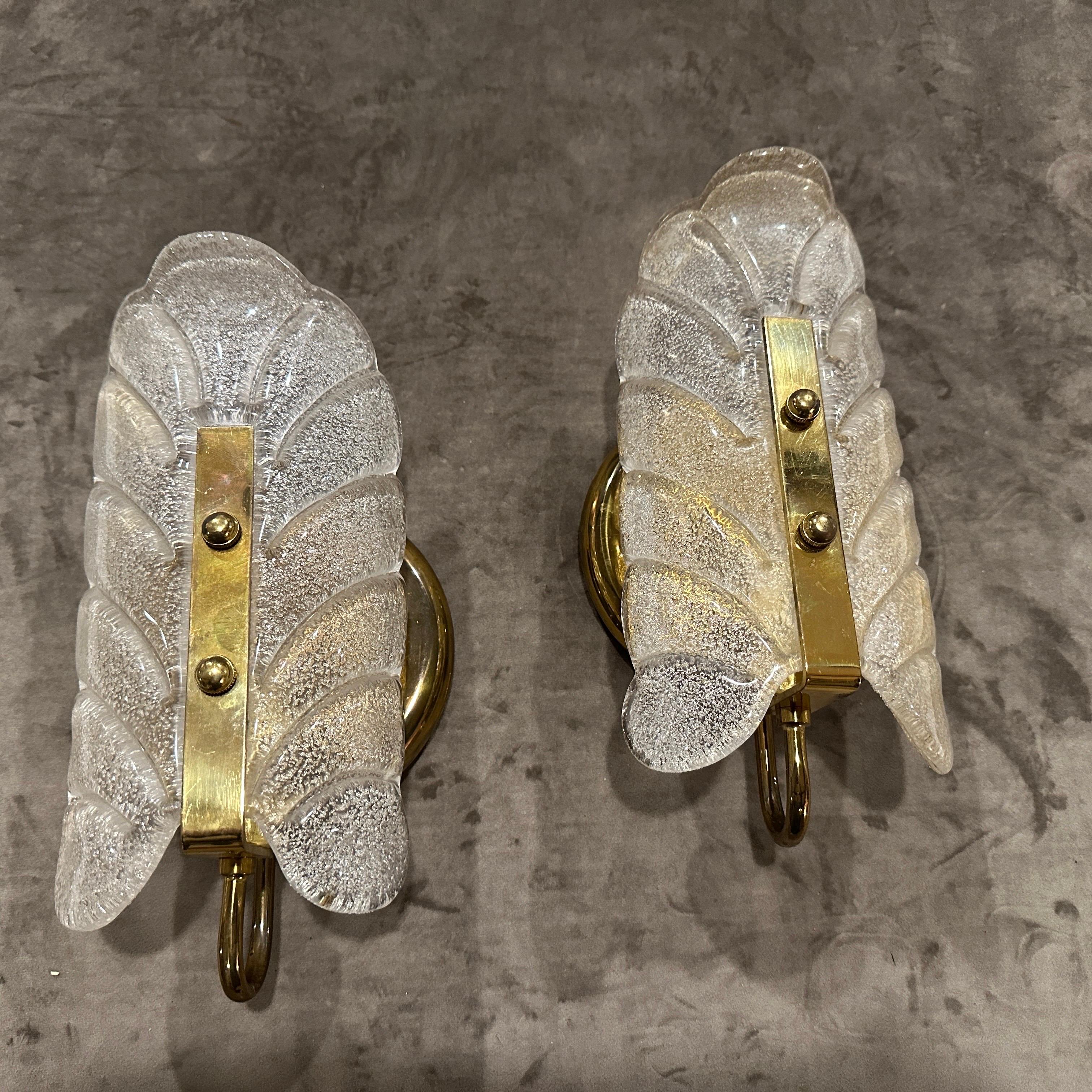 Dos apliques de latón y cristal de Murano estilo Barovier moderno de mediados de siglo de los años 1970 en venta 5