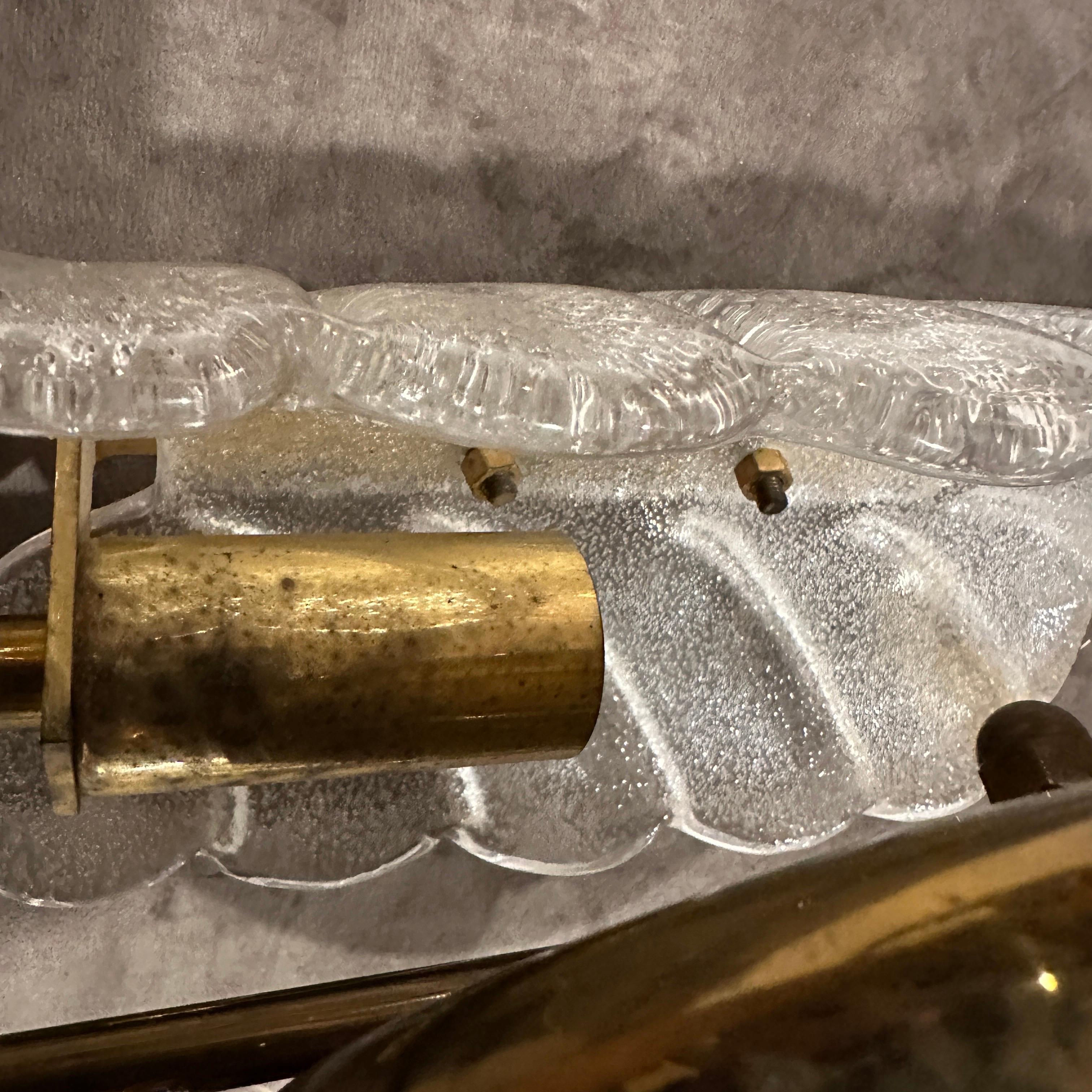 Dos apliques de latón y cristal de Murano estilo Barovier moderno de mediados de siglo de los años 1970 en Bueno estado para la venta en Aci Castello, IT