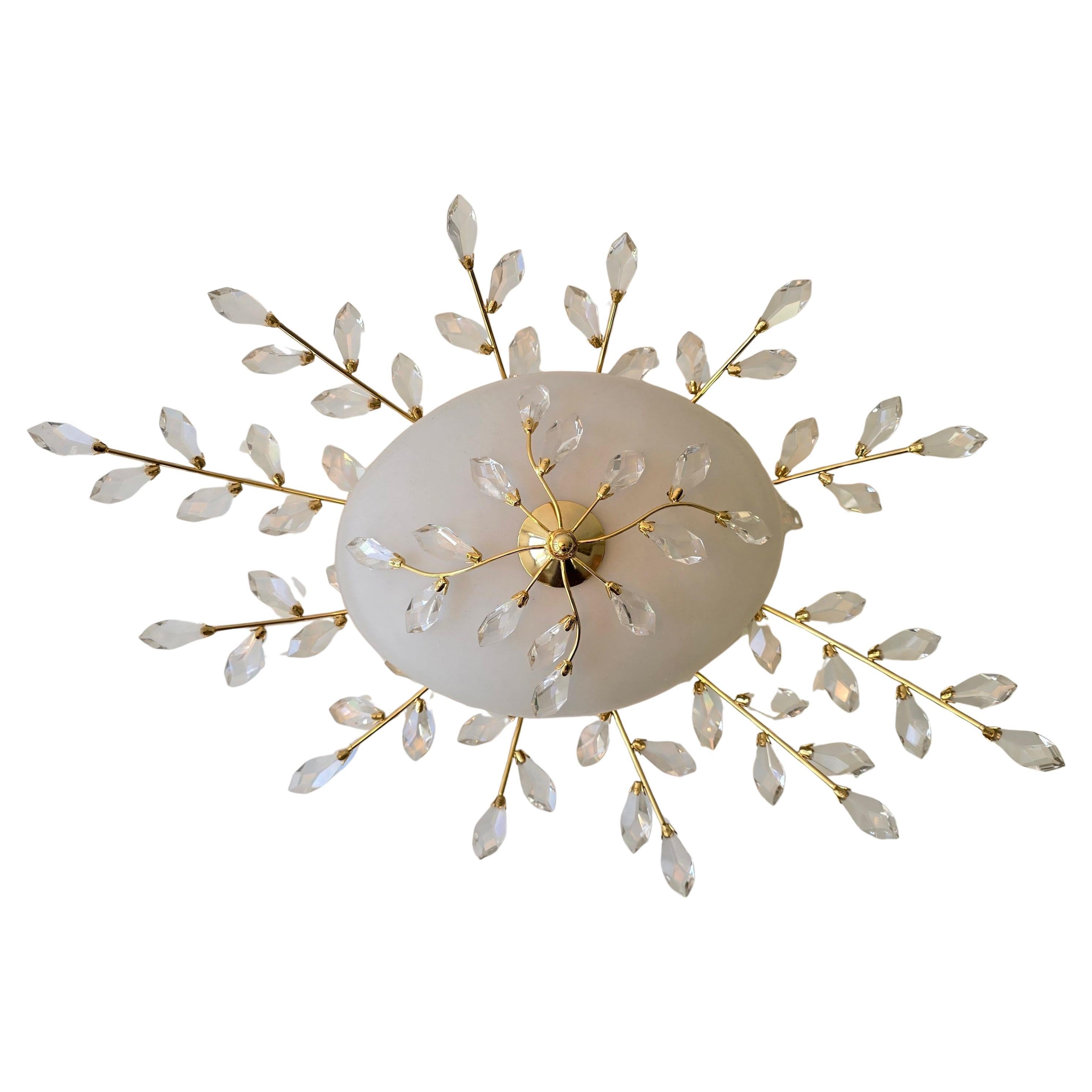 Pair of Oval Mid-Century Flush Mount Ceiling Lights in Brass, Crystal and Opaline Glass – 1970s

Striking pair of oval flush mount ceiling lights from the 1970s, designed in the same refined style as the matching chandelier. Each piece features a