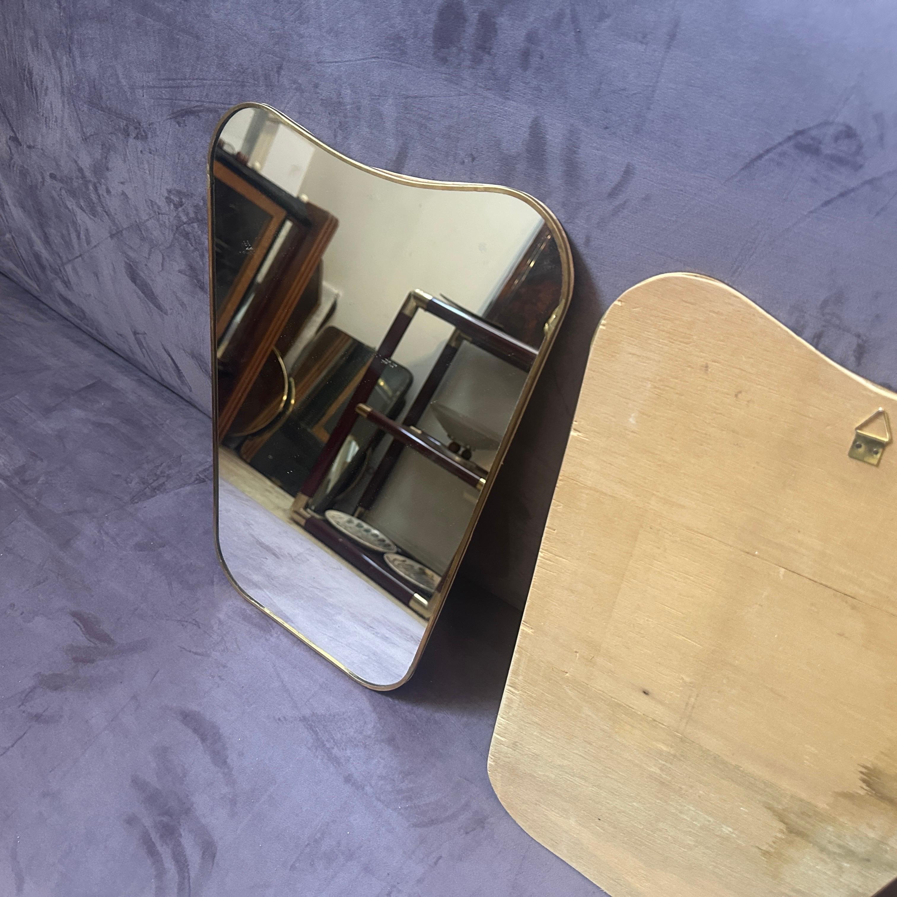 Dos espejos de pared de latón con forma de galleta de la década de 1970, estilo Gio PontiModerno de mediados de siglo Italiano en venta