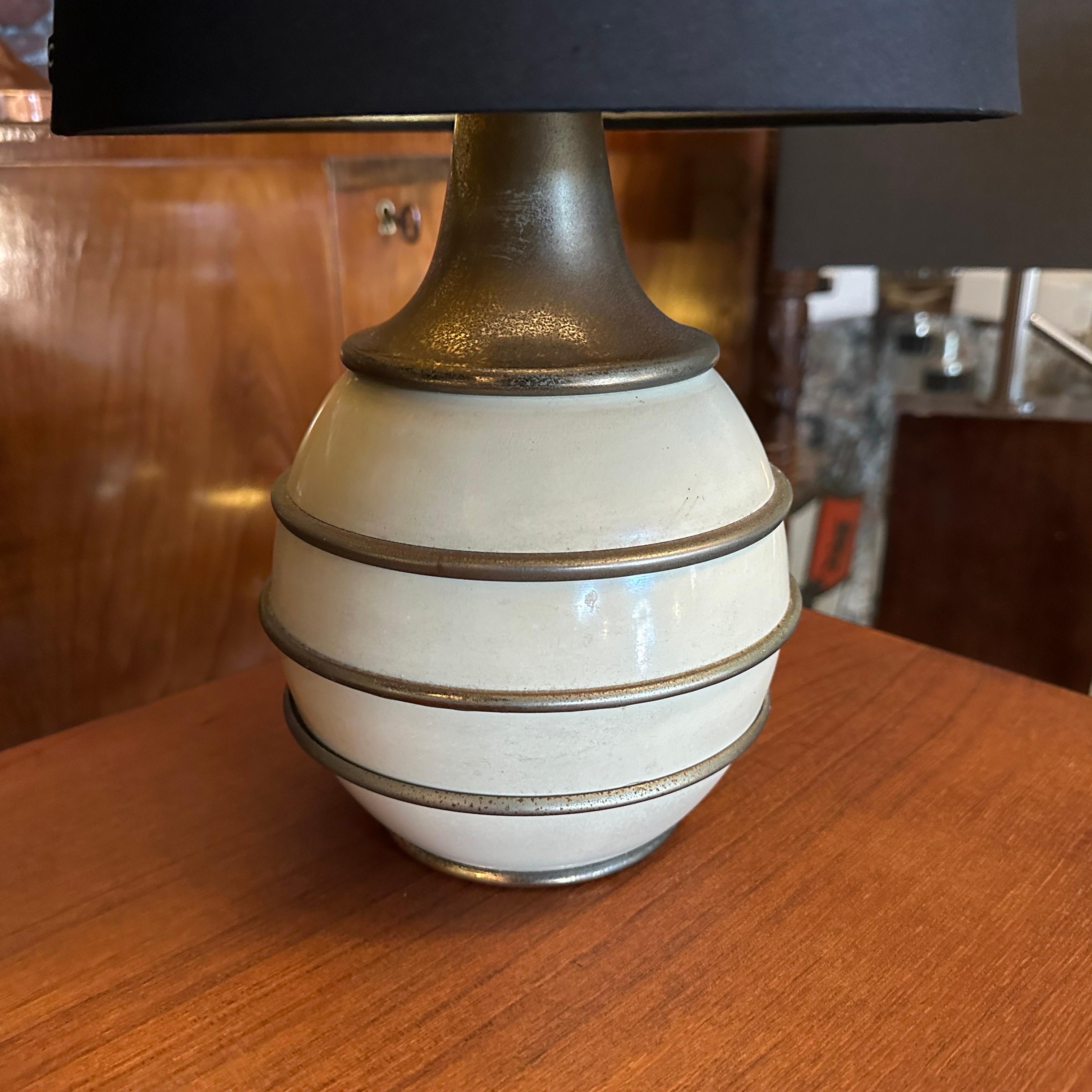 Two 1970s Mid-Century Modern Brass and Ivory Lacquered Metal Italian Table Lamps For Sale 1
