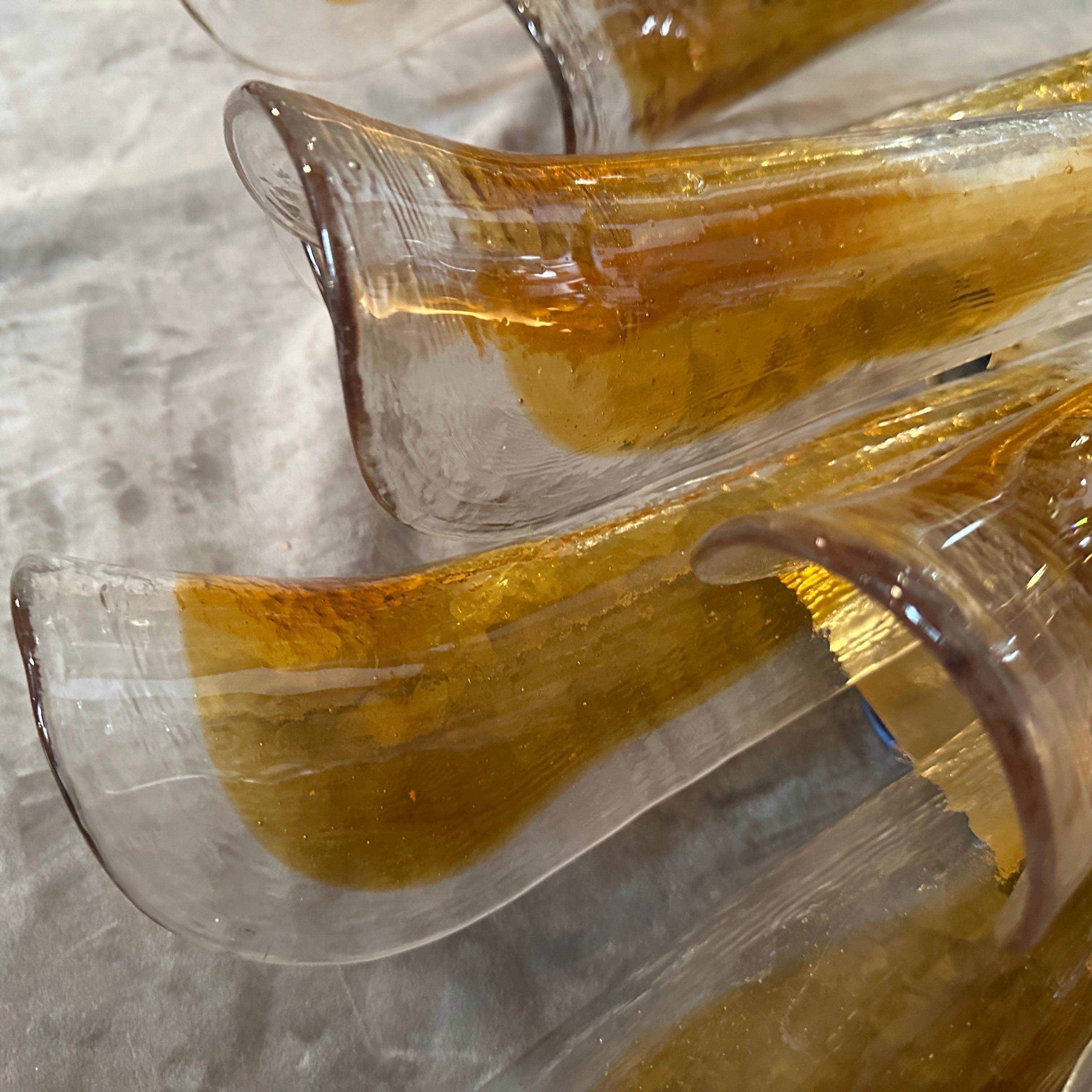 Dos apliques de cristal de Murano con pétalos marrones y transparentes, modernos de mediados de siglo de los años 70 en venta 6