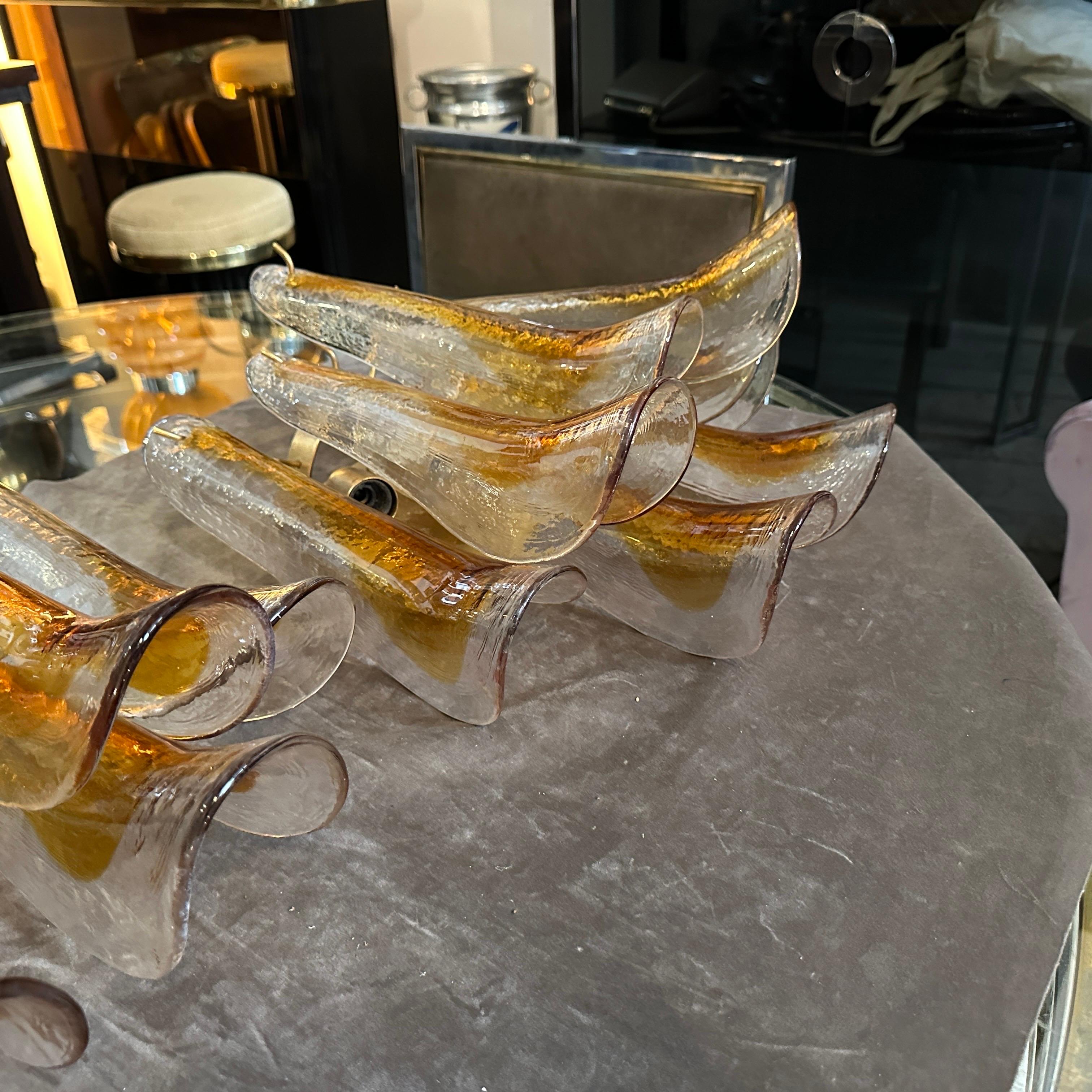 Dos apliques de cristal de Murano con pétalos marrones y transparentes, modernos de mediados de siglo de los años 70 en venta 8