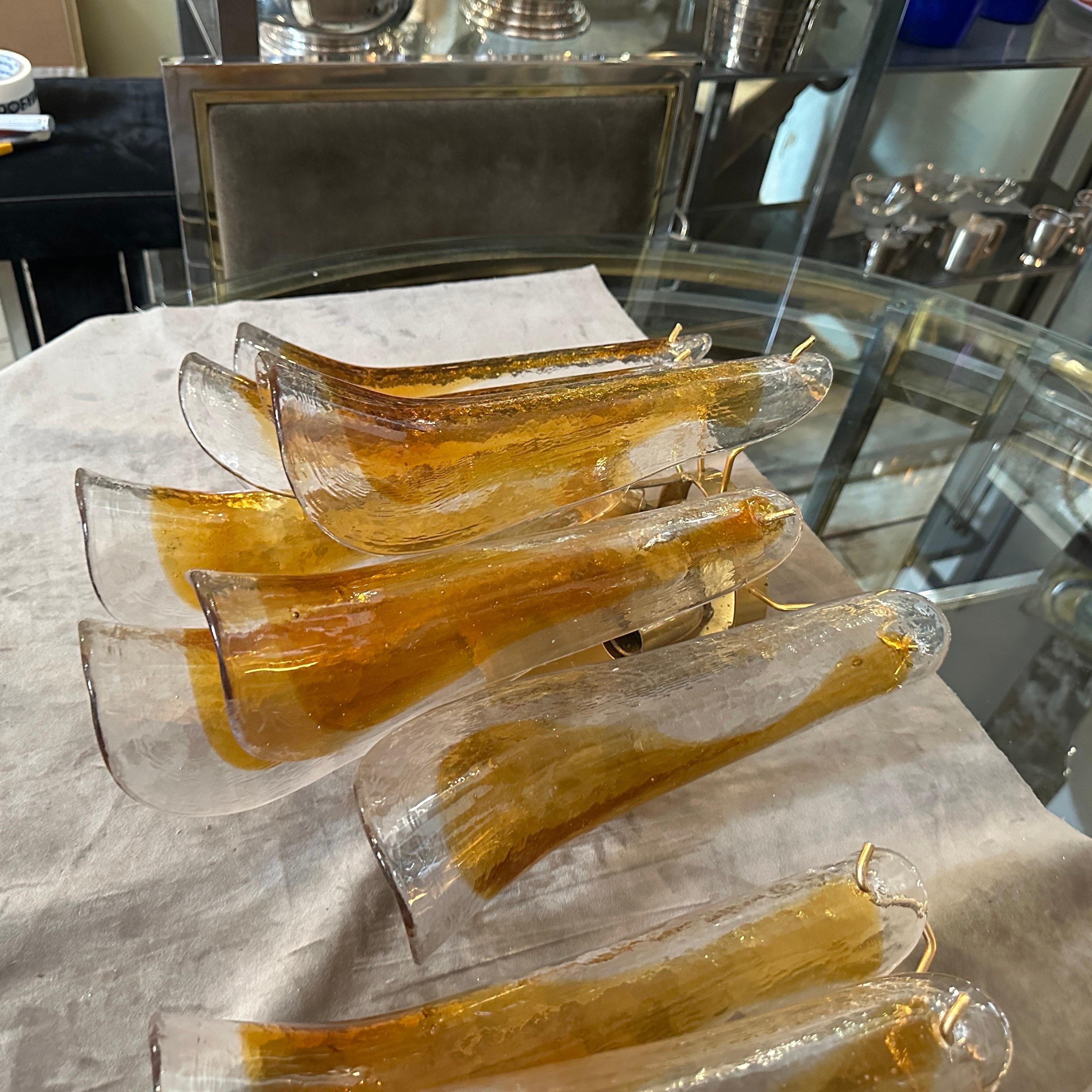 Dos apliques de cristal de Murano con pétalos marrones y transparentes, modernos de mediados de siglo de los años 70 en venta 9